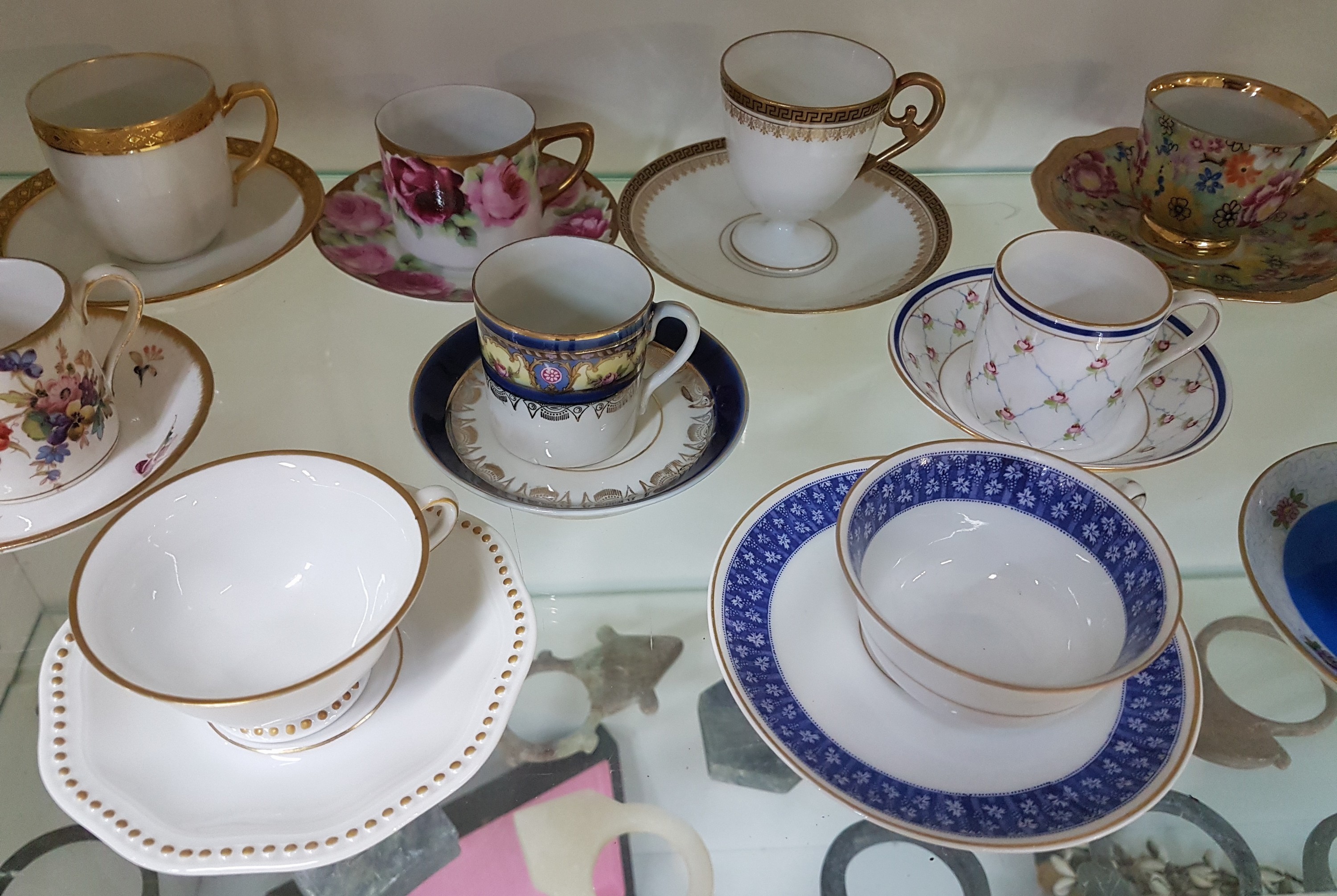 Detail d: 21 Mokka-/Espressotassen, deutsch, um 1900-30er Jahre, versch. Hersteller, Limoges, Hutschenreuther, Rosenthal