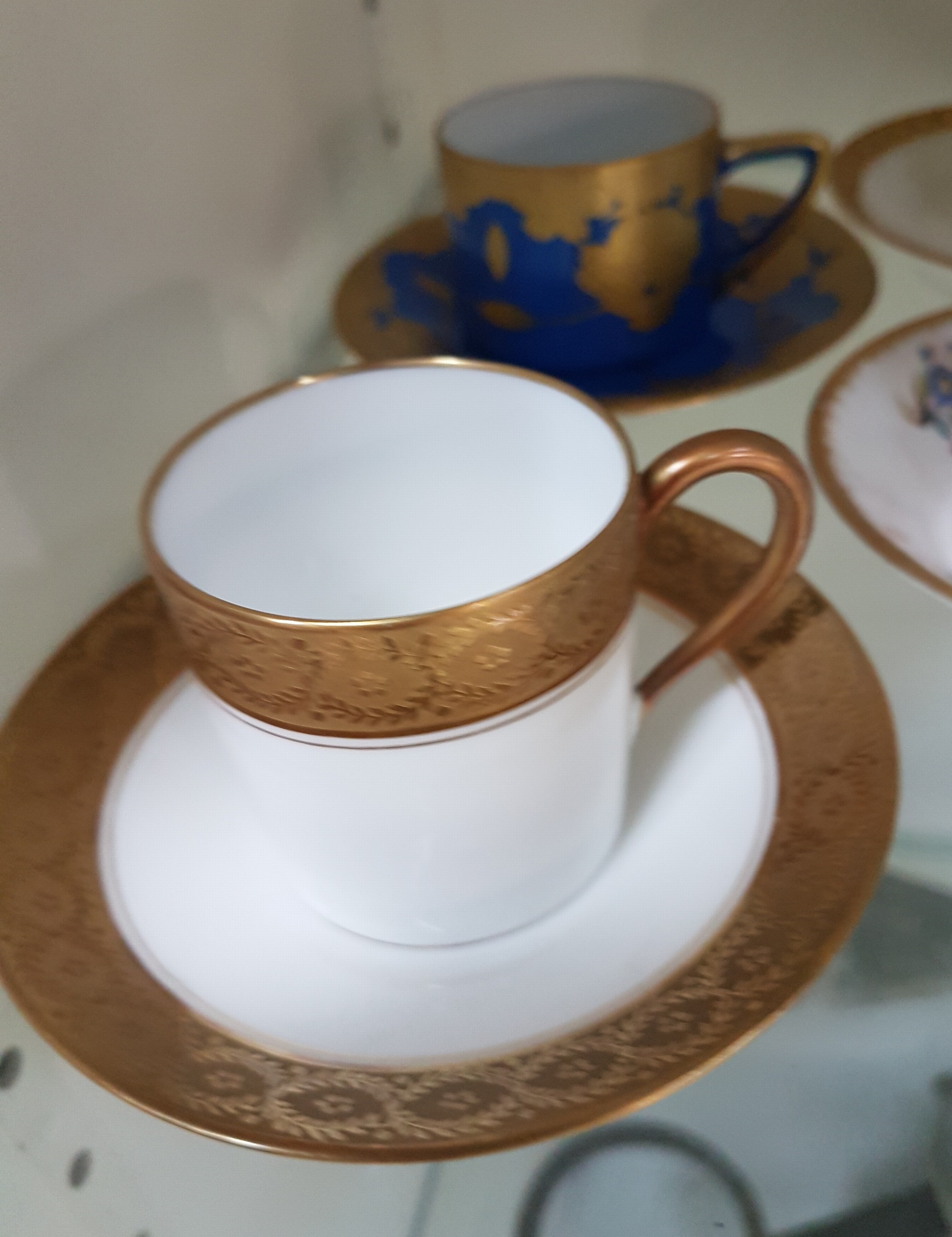 Detail h: 21 Mokka-/Espressotassen, deutsch, um 1900-30er Jahre, versch. Hersteller, Limoges, Hutschenreuther, Rosenthal