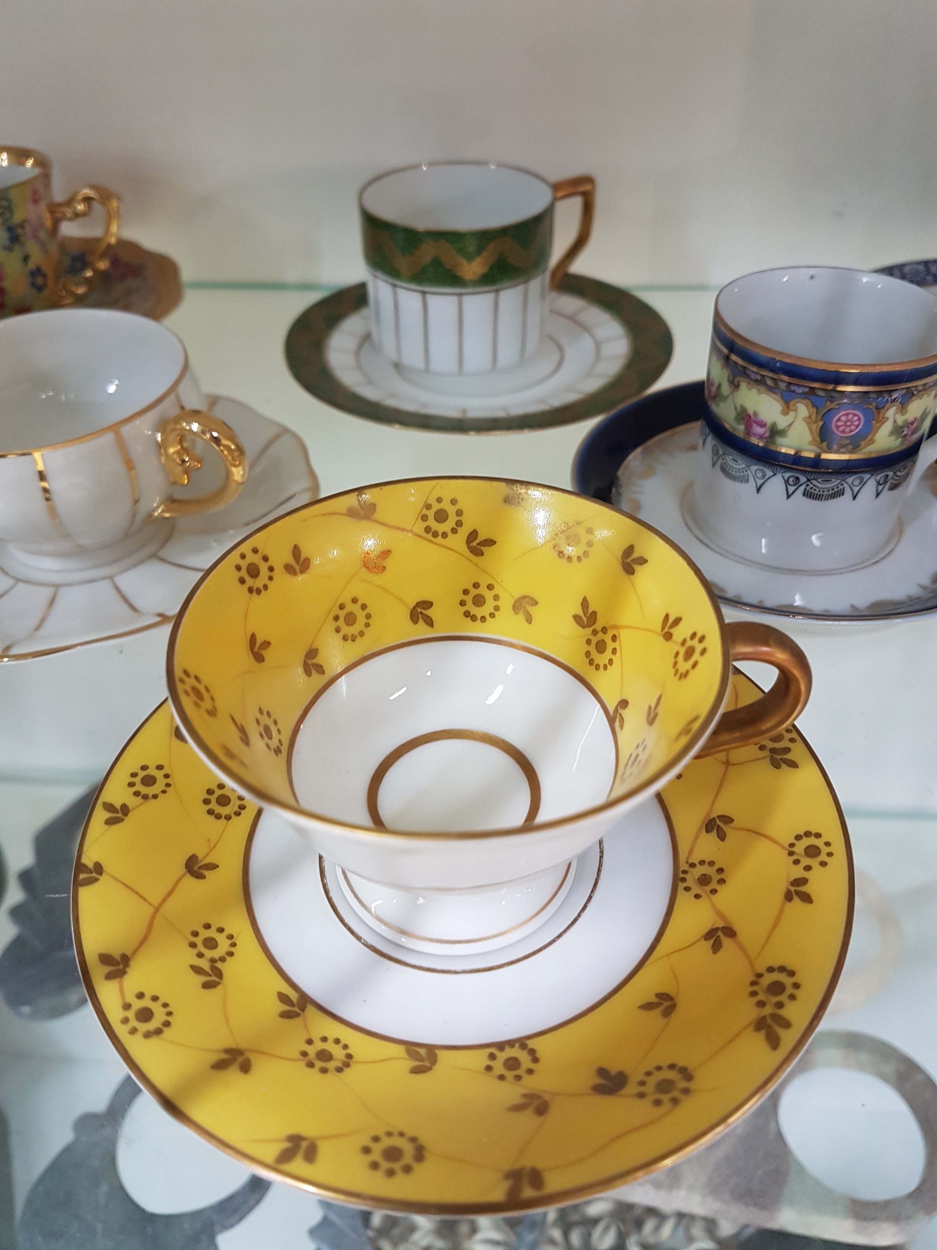 Detail i: 21 Mokka-/Espressotassen, deutsch, um 1900-30er Jahre, versch. Hersteller, Limoges, Hutschenreuther, Rosenthal