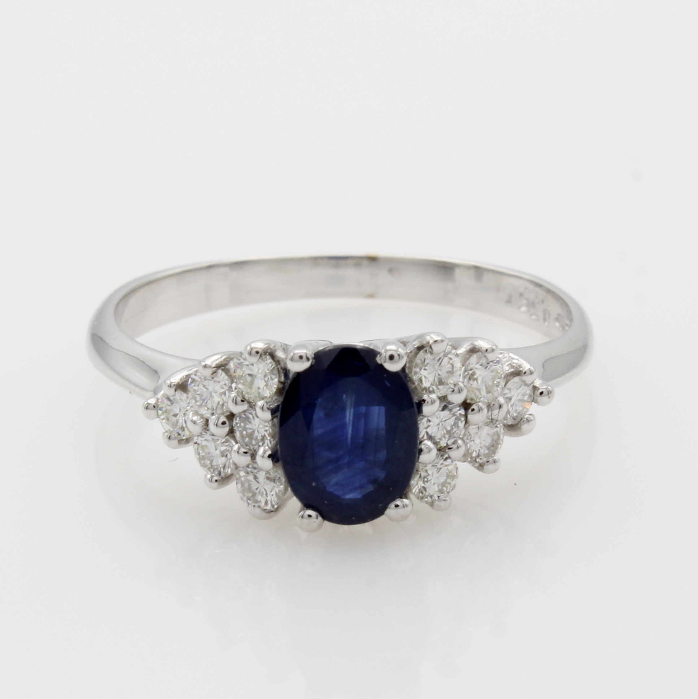 Image 27037663 - Ring mit Saphir und Brillanten, WG 585/000, ovaler Saphir ca. 0.81 ct, 12 Brill. zus. ...