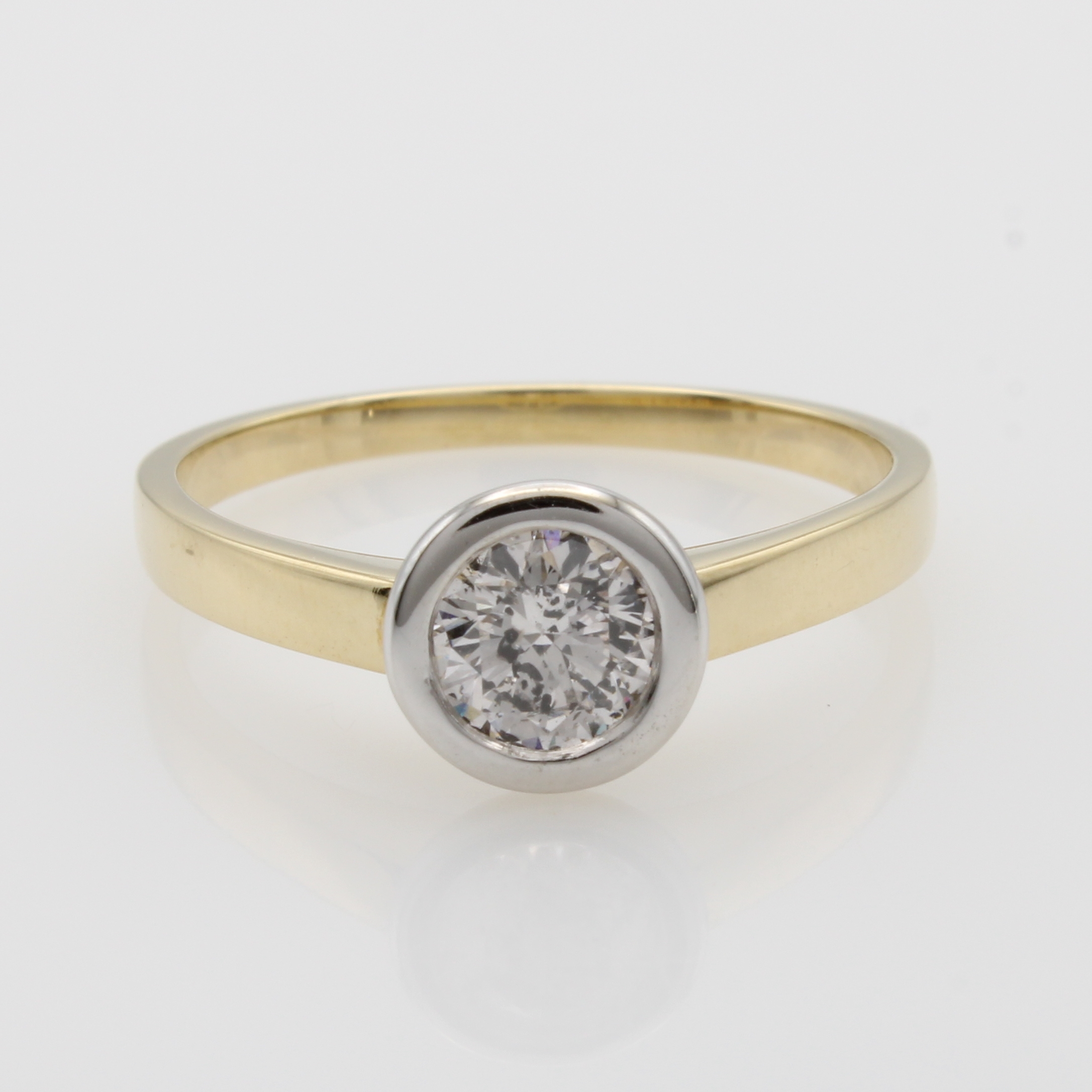 Image 27037698 - Ring mit Brillant, GG 585/0010, Brill. in WG Zargenfassung ca. 0.54 ct feines Weiß/p, ...
