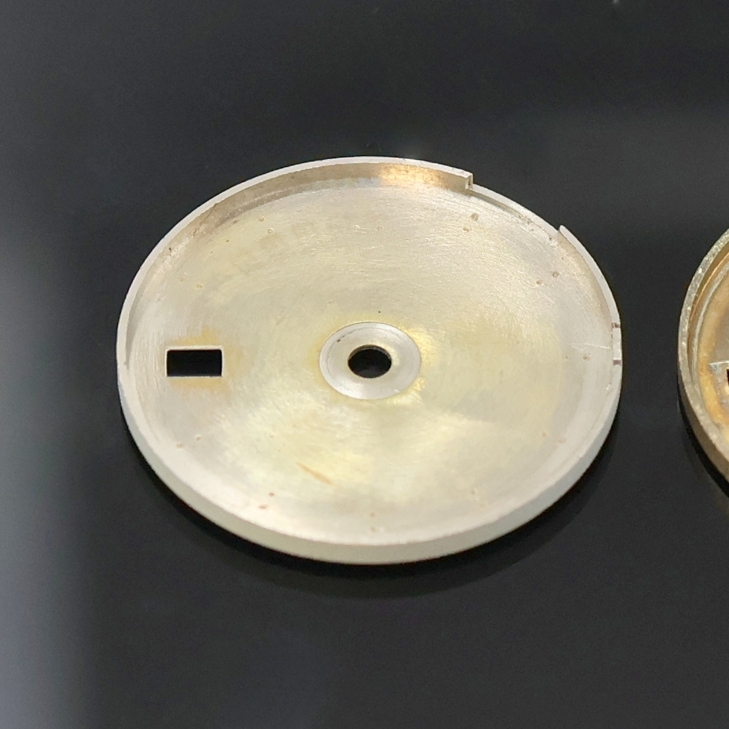 Detail c: ROLEX 2 Damenarmbanduhr-Zifferblätter für das Modell Oyster Perpetual Date, 1x champagnerfarb., 1x weißes Zifferbl., beide aufges. Std.-Ind. u. ...