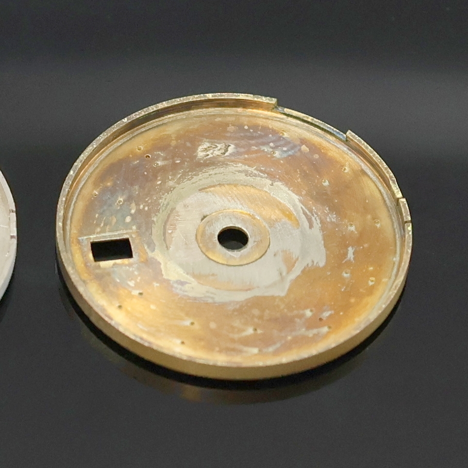 Detail d: ROLEX 2 Damenarmbanduhr-Zifferblätter für das Modell Oyster Perpetual Date, 1x champagnerfarb., 1x weißes Zifferbl., beide aufges. Std.-Ind. u. ...
