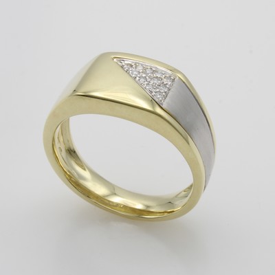 27037657a - Herrenring mit Brillanten, GG/WG 585/000, Brill. in Dreieck gef. zus. ca. 0.09 ct Weiß/ ...