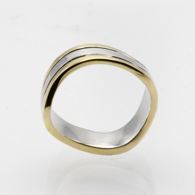 27037665a - Herrenring, GG/WG 585/000, gewellte Ring- schiene, RW ca. 63 Schätzpreis: 3500, - EUR