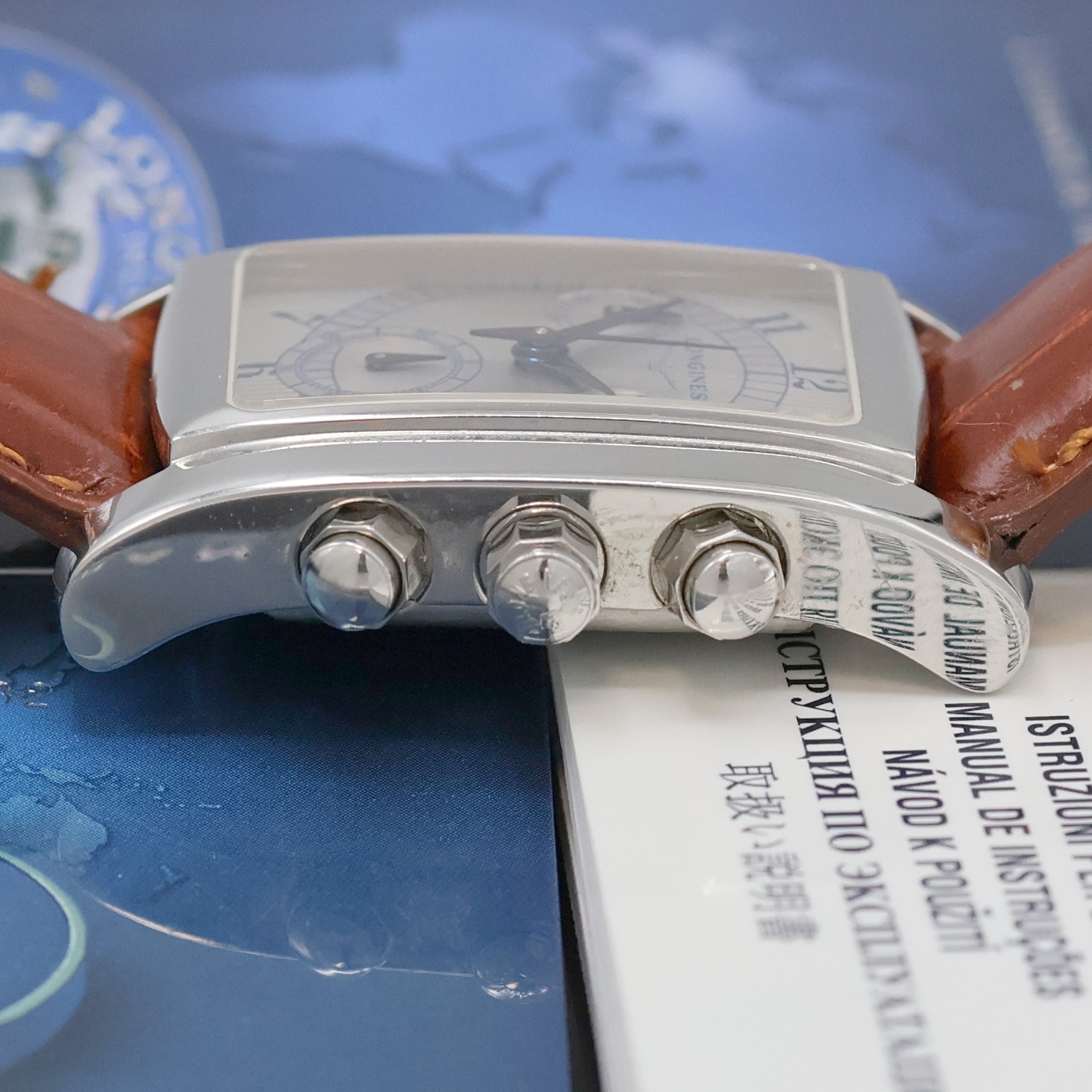 Detail d: LONGINES Dolce Vita Armbandchronograph in Stahl Referenz L5.656.4, Schweiz um 2001, quarz, rechteck. Geh., Boden 4-fach verschr., orig. Lederband m. ...