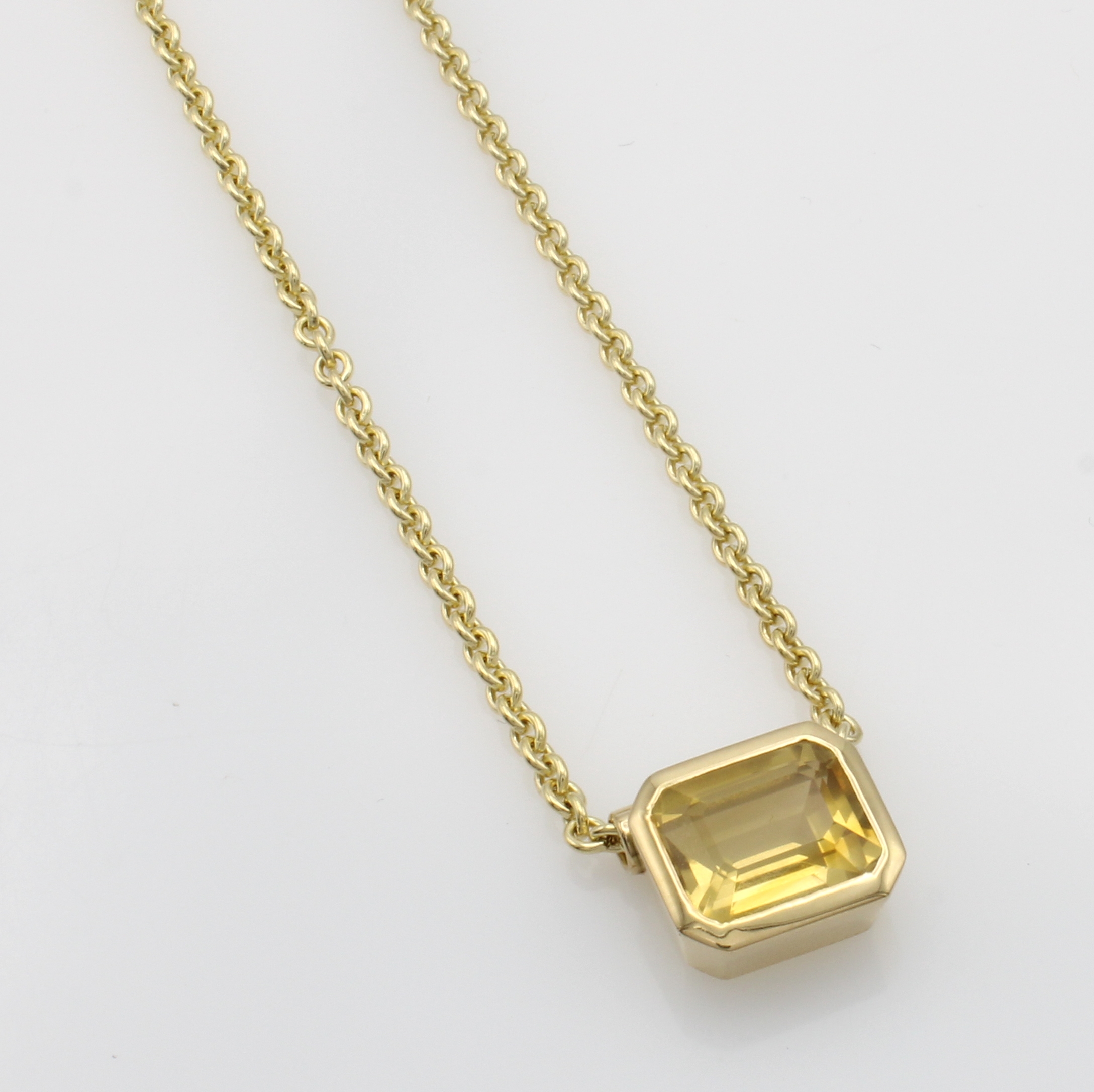 Image 27037769 - Anhänger mit Citrin an Kette, GG 585/000, achteckiger Citrin in glatter Fassung, L. ...