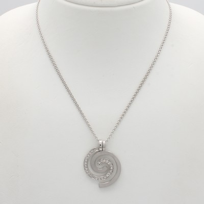 27037750a - Anhänger mit Brillanten an 2-reihiger Kette, WG 585/000, z.T. matt., 2 ineinander ...