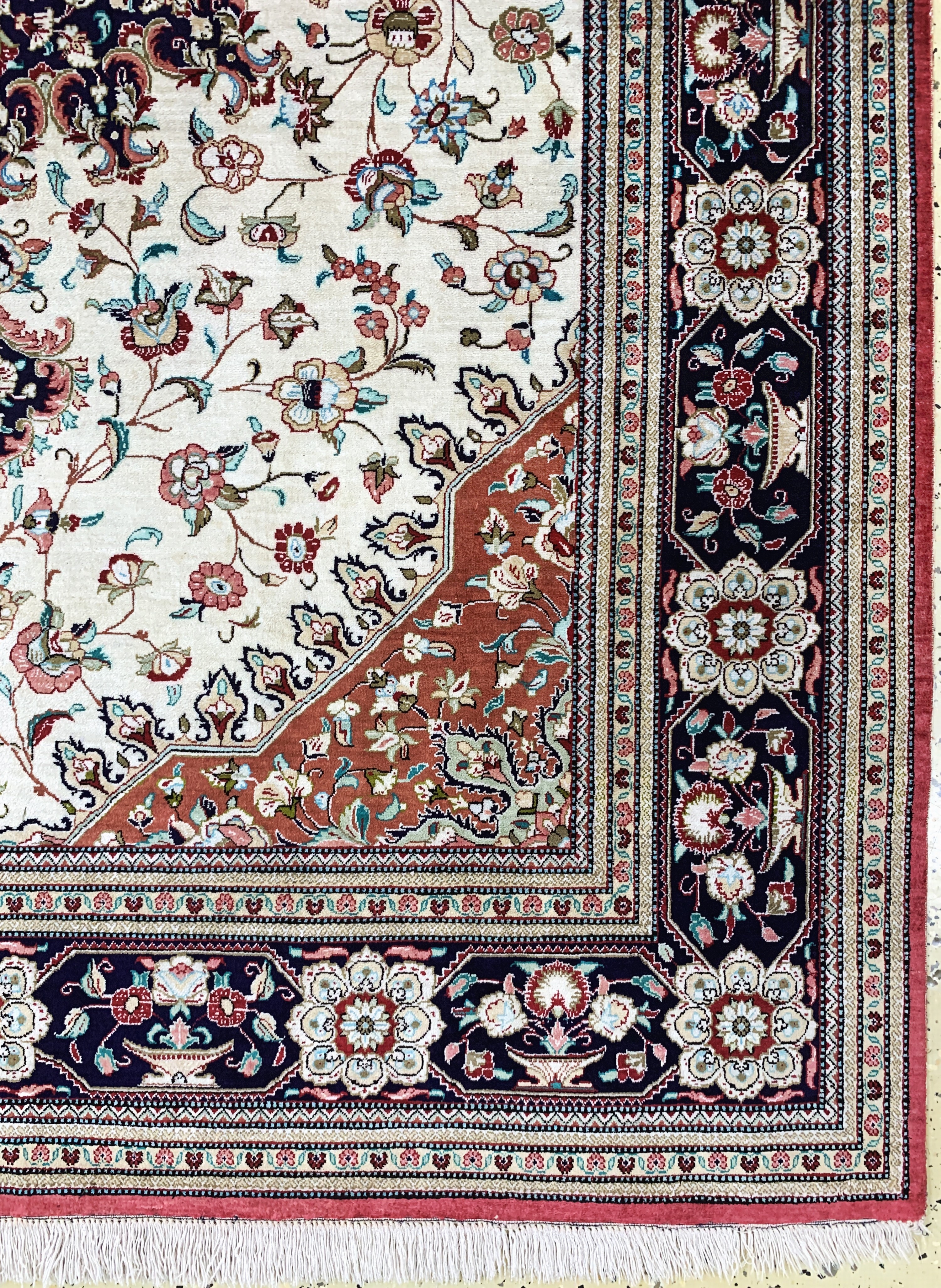 Detail a: Ghom Seide fein Persien, signiert"Banaie", Ende 20.Jhd, reine Naturseide, ca. 200 x 135 cm, ca. 1,0 Mio. Kn/qm, EHZ: 1-2