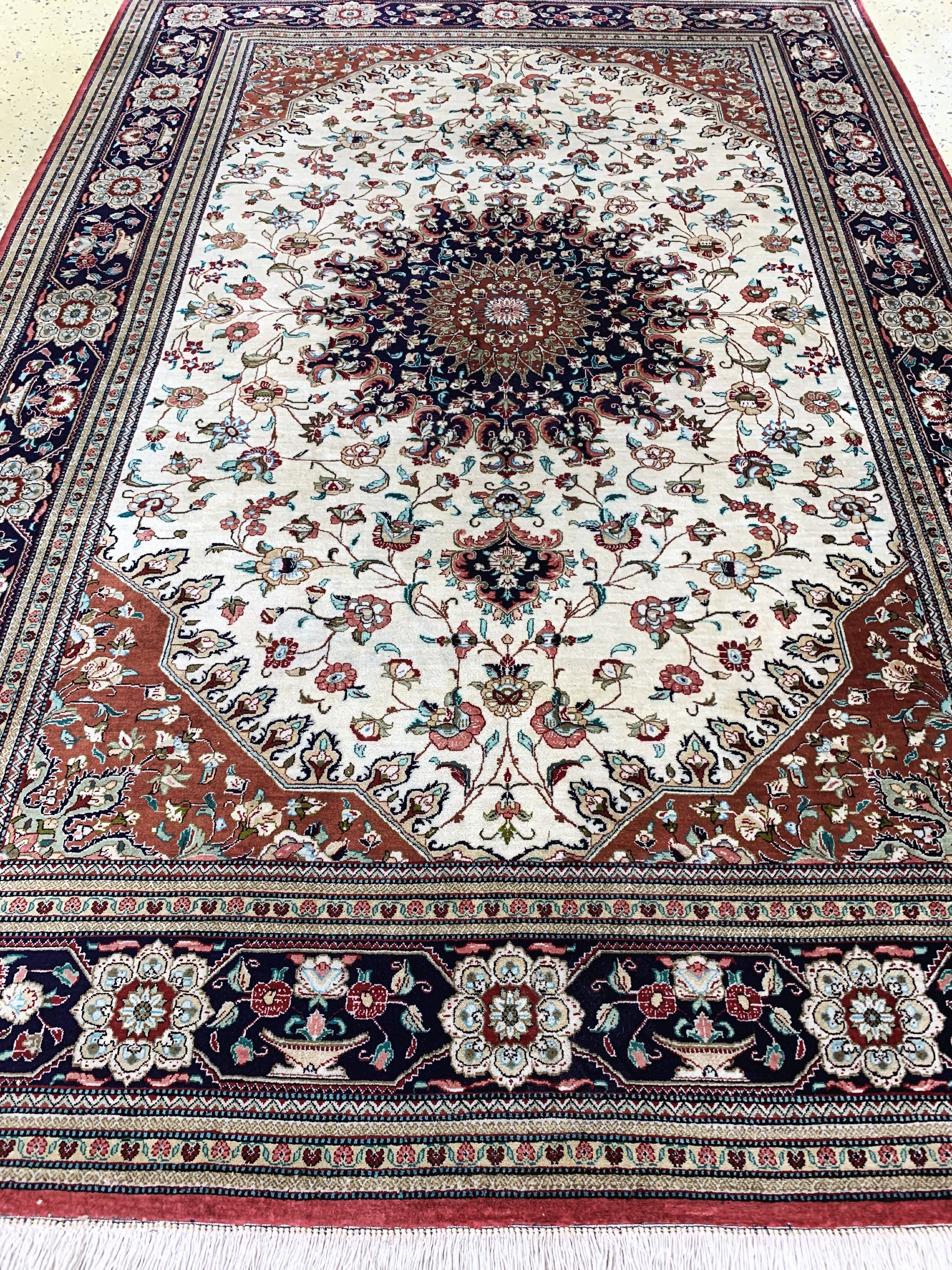 Detail g: Ghom Seide fein Persien, signiert"Banaie", Ende 20.Jhd, reine Naturseide, ca. 200 x 135 cm, ca. 1,0 Mio. Kn/qm, EHZ: 1-2