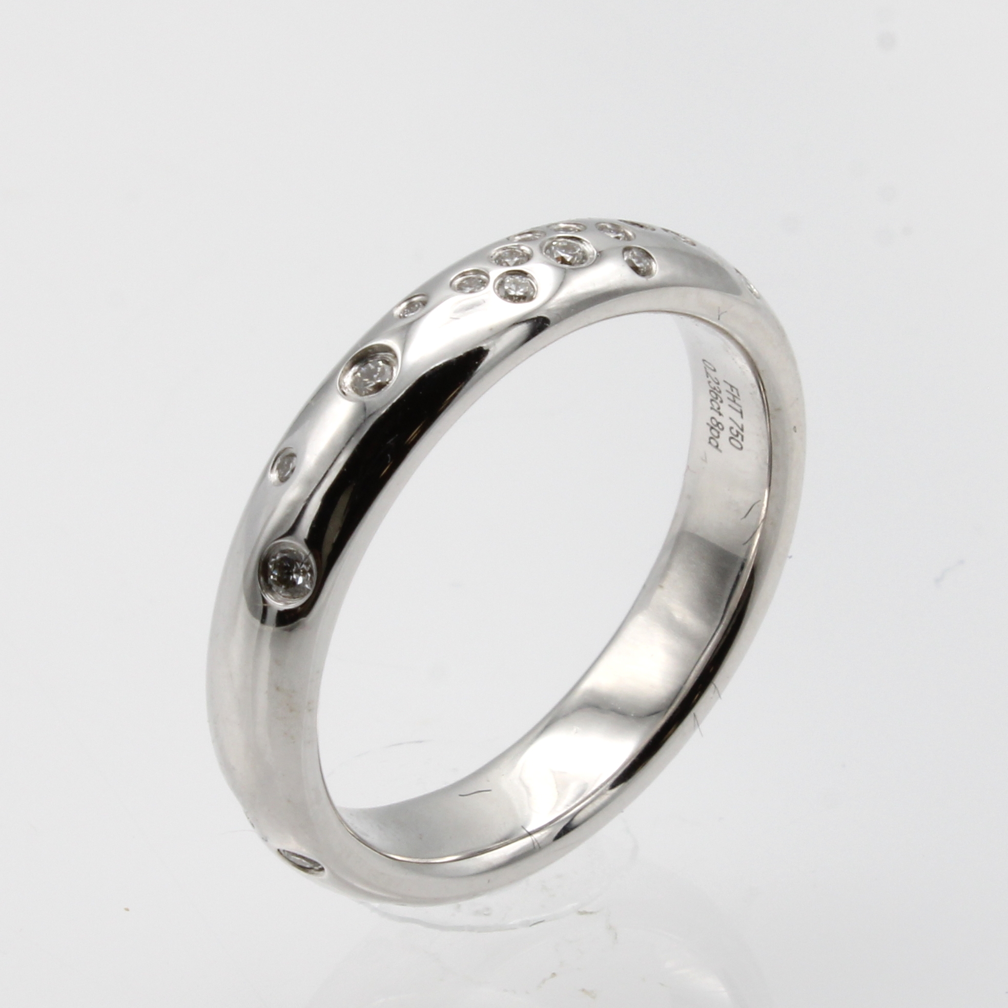 Image 27037827 - Massiver Ring mit Brillanten, WG 750/000, Brill. verstreut gef. zus. ca. 0.21 ct ...