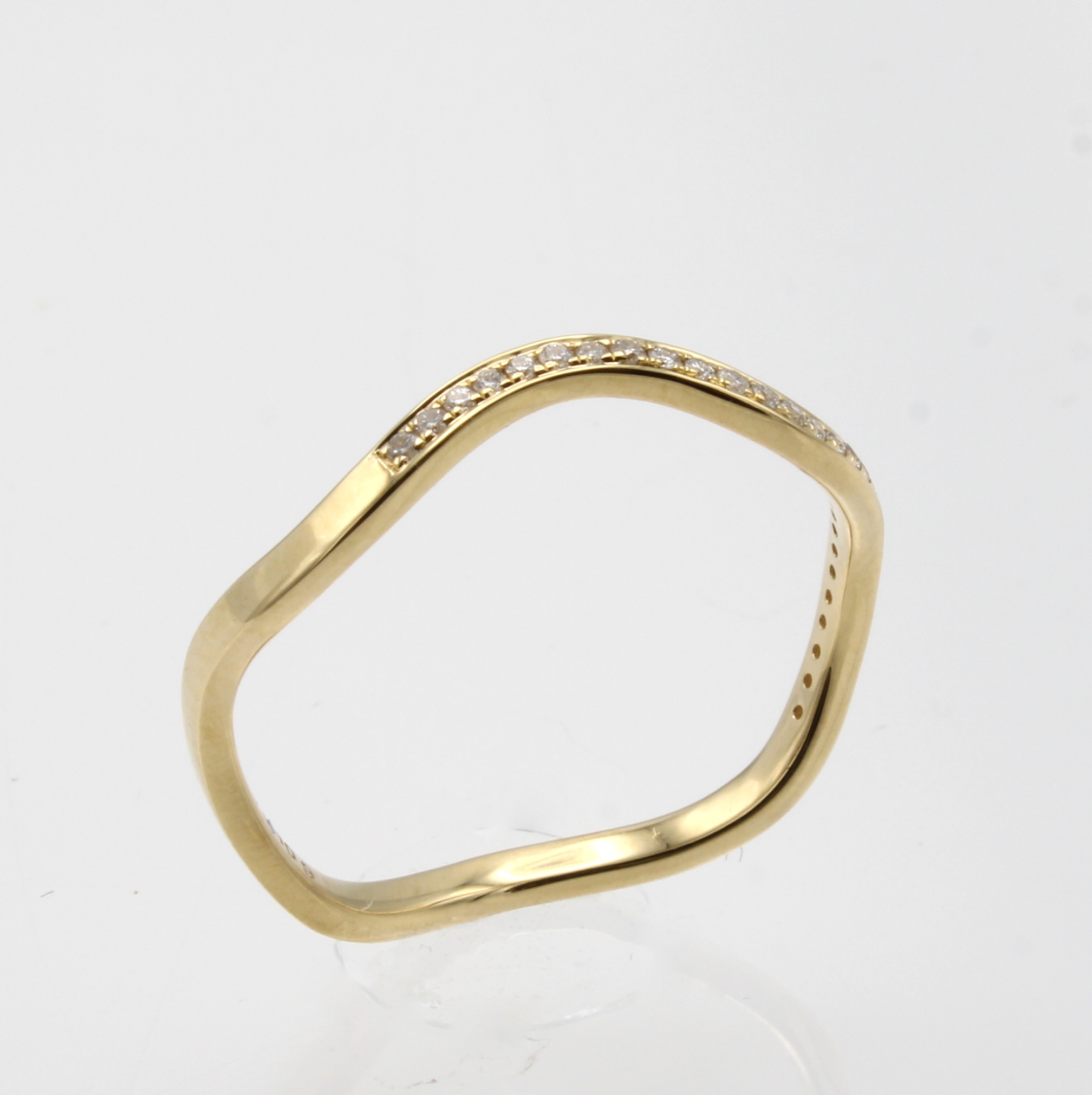 Image 27037832 - Ring mit Brillanten, GG 750/000, Brill. zus. ca. 0.10 ct Weiß/si, gewellte Ringschiene, ...