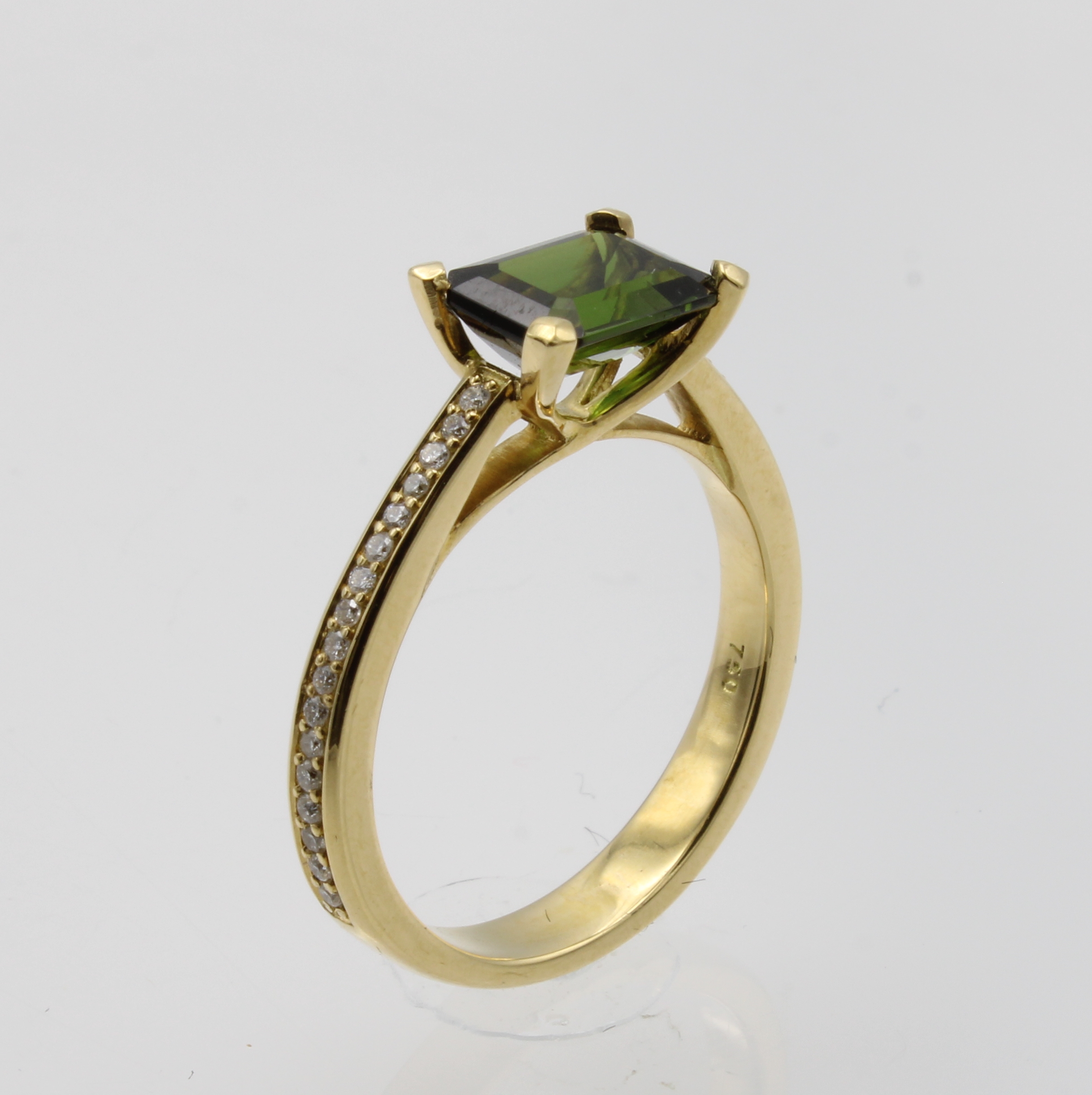 Image 27037833 - Ring mit Turmalin und Brillanten, GG 750/000, Turmalin ca. 1.60 ct, Brill. zus. ca. 0.18 ...