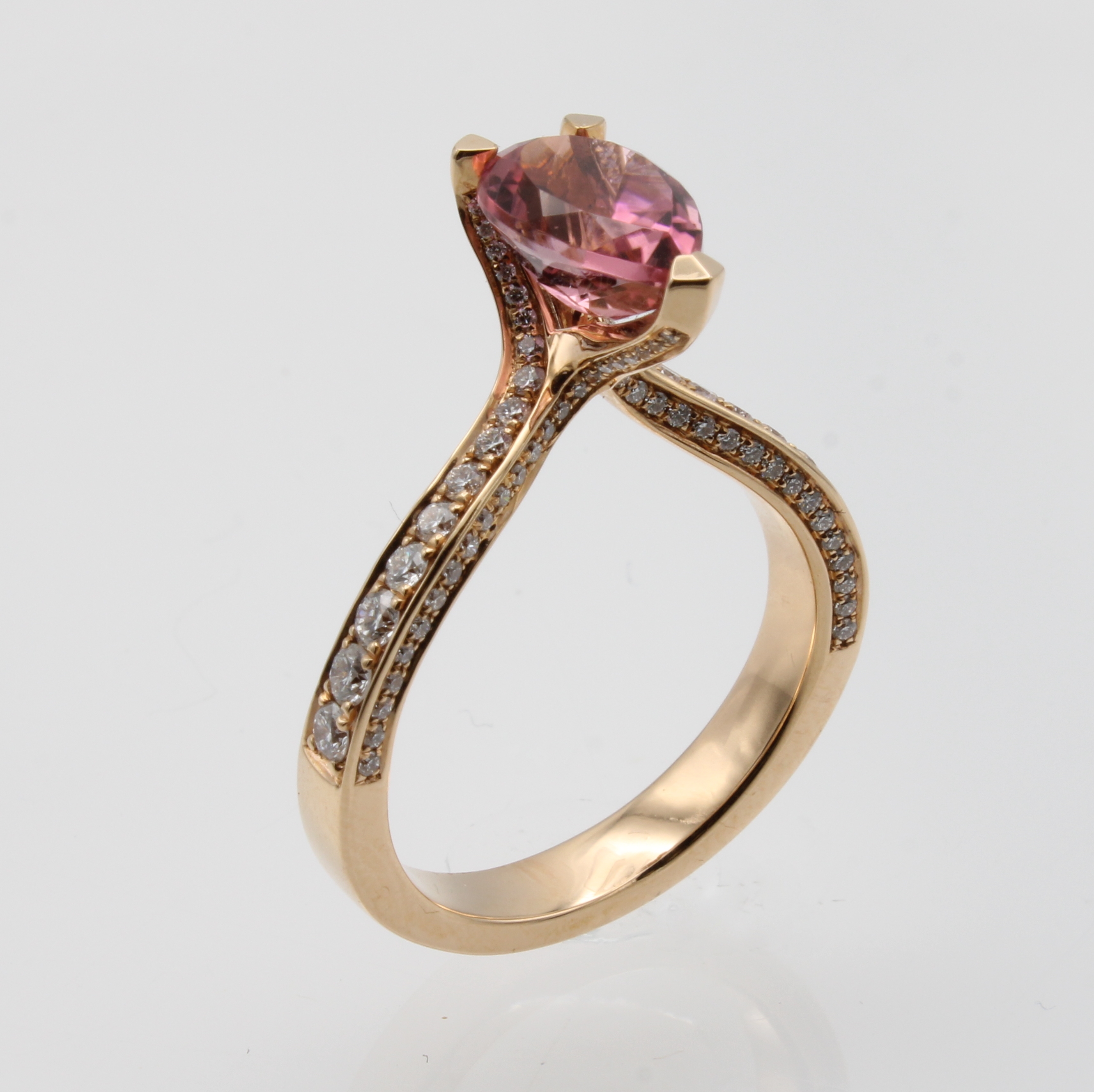 Image 27037834 - Ring mit Turmalin und Brillanten, RG 750/000, pink Turmalintropfen ca. 2 ct, Brill. auf ...