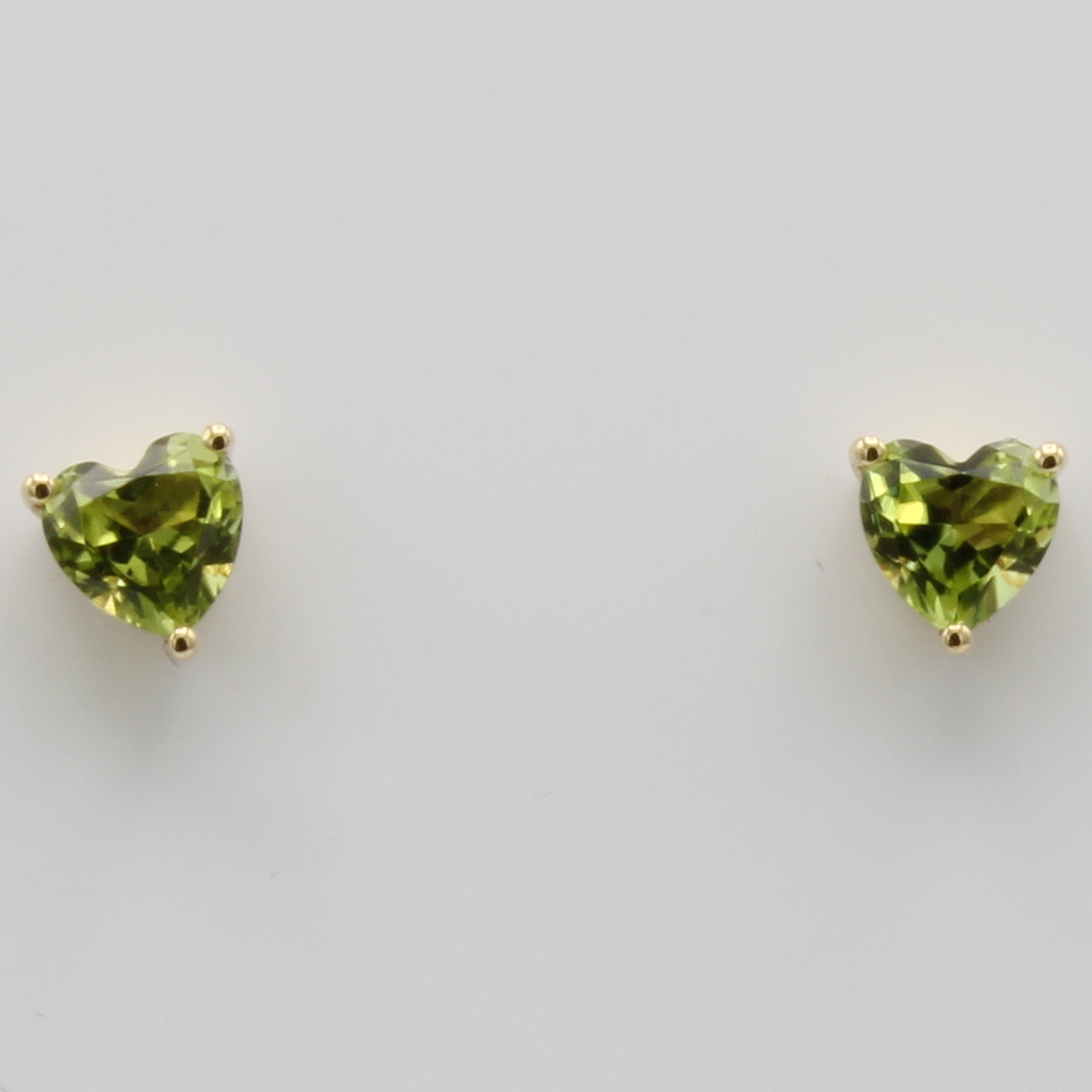 Image 27037848 - Paar Ohrstecker mit Peridotherzen, GG 750/ 000, Peridots zus. ca. 0.94 ct Schätzpreis: ...