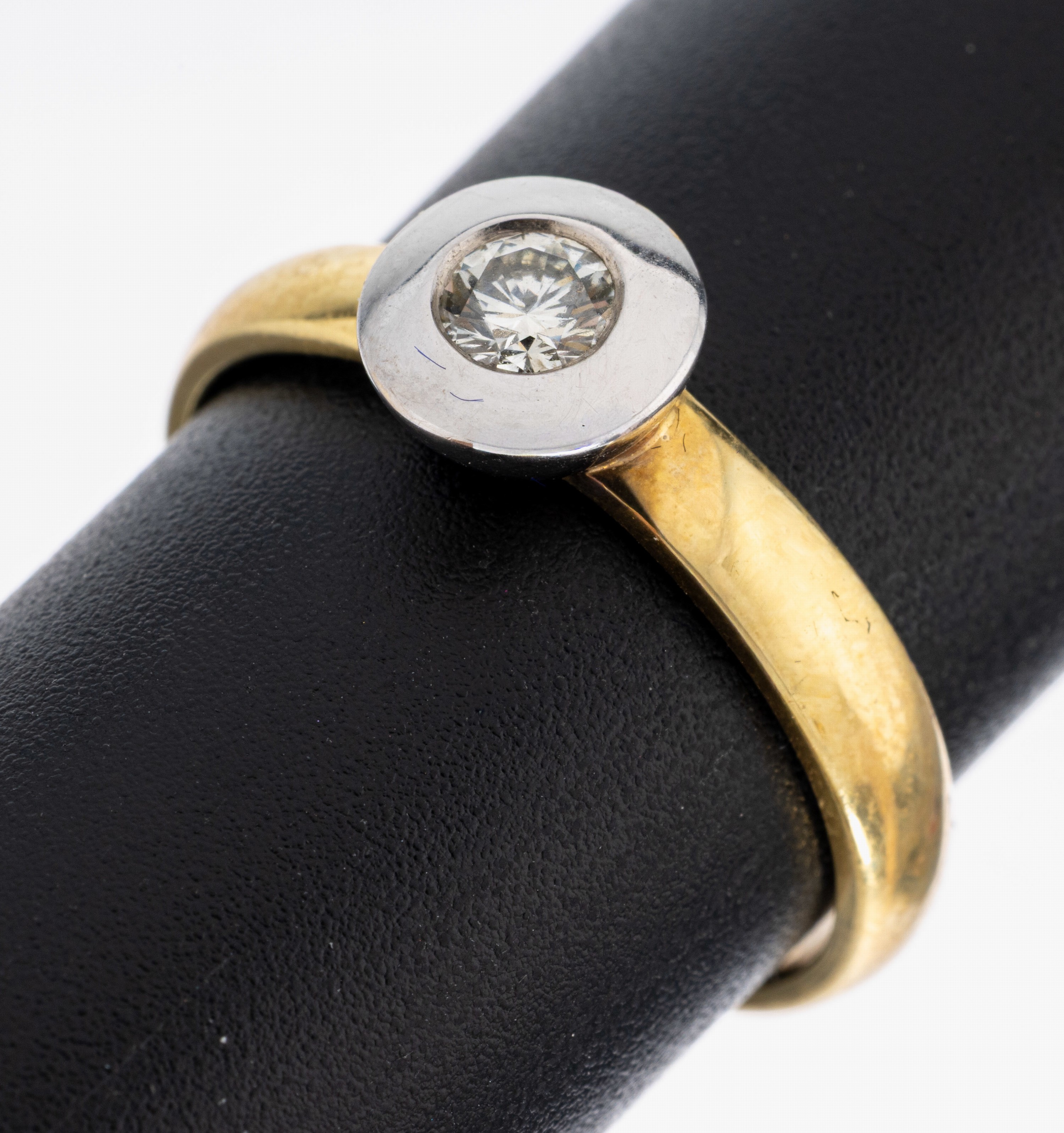 Image 27037851 - 14 kt Gold Brillant-Ring, GG/WG 585/000, Brillant ca. 0.20 ct (grav.) l.get.Weiß/si, ...