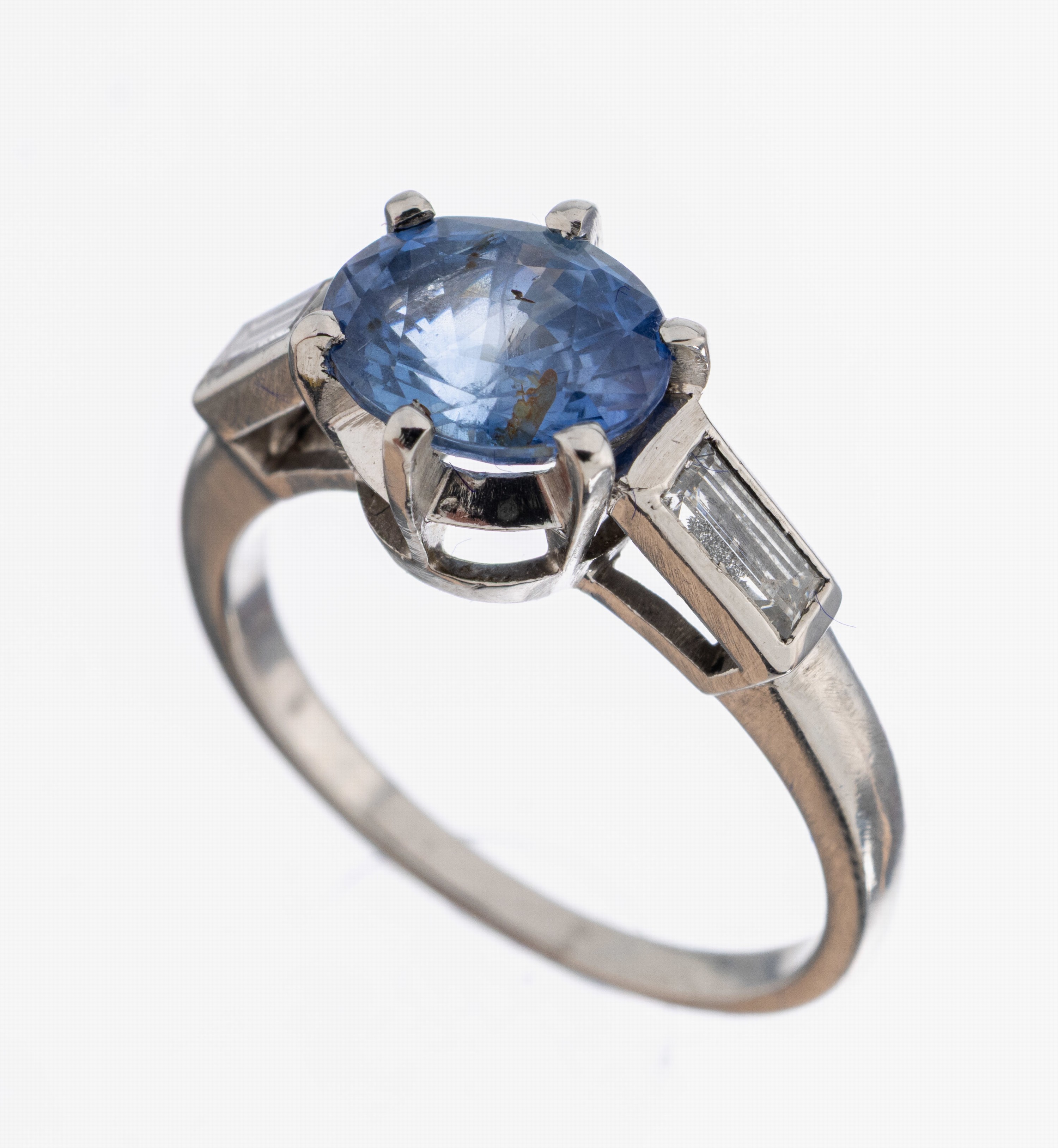 Image 27037855 - Platin Saphir-Diamant-Ring, Pt. gepr., ovalfacett. Saphir ca. 1.85 ct, 2 Diamant- ...