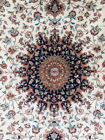 27037802c - Ghom Seide fein Persien, signiert´Banaie´, Ende 20.Jhd, reine Naturseide, ca. 200 x 135 ...