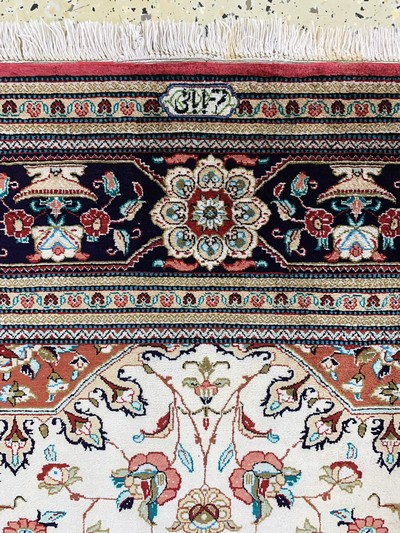 27037802f - Ghom Seide fein Persien, signiert´Banaie´, Ende 20.Jhd, reine Naturseide, ca. 200 x 135 ...