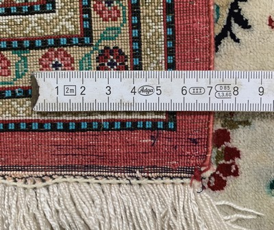 27037802h - Ghom Seide fein Persien, signiert´Banaie´, Ende 20.Jhd, reine Naturseide, ca. 200 x 135 ...