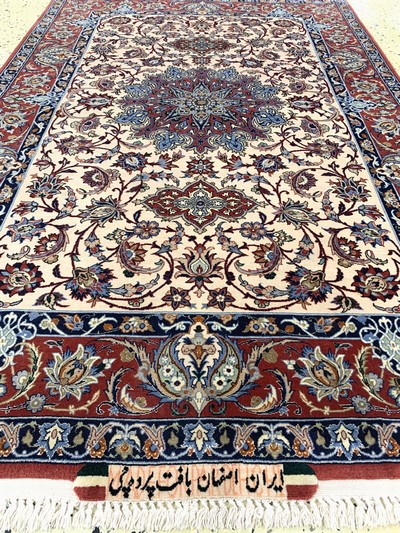 27037809f - Esfahan fein Persien, signiert´Pardetschi´,Ende 20.Jhd, Korkwolle mit und auf Seide, ...