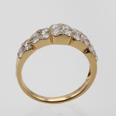 27037826a - Ring mit Brillanten, RG 750/000, z.T. rhod., 45 Brill. zus. ca. 1.32 ct feines Weiß/vs, ...