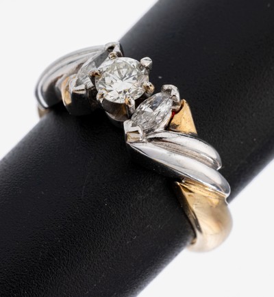 Image 14 kt Gold Diamant-Ring, GG/WG 585/000, 1 Brillant ca. 0.43 ct, 2 Diamant-Navettes zus. ...