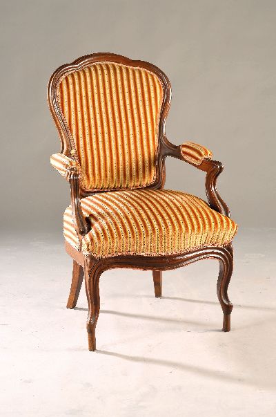 Image Armlehnsessel, Louis Philippe, Frankreich um 1860, sog. ´Fauteuil´, Nußbaum, ausladend ...
