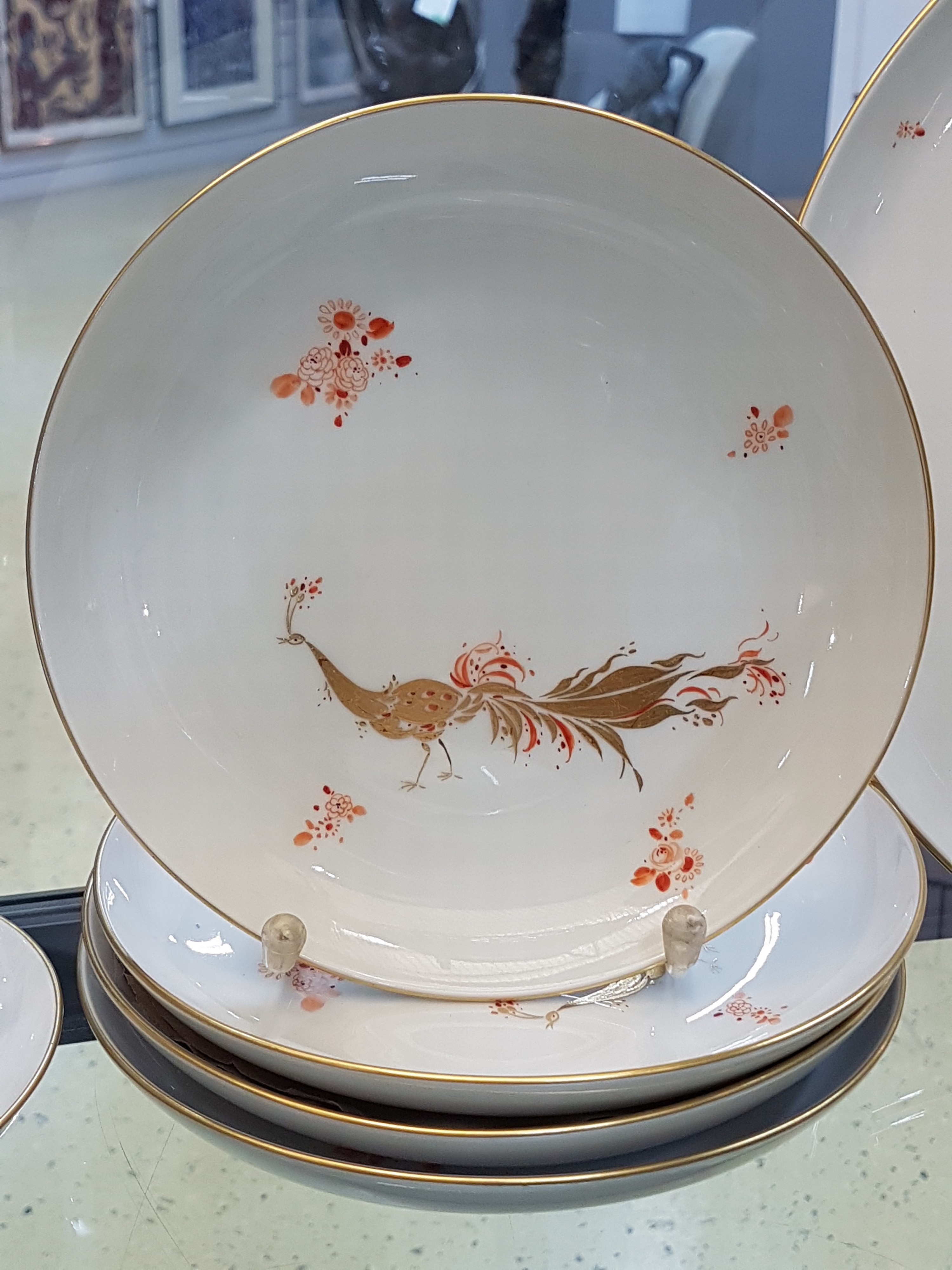 Detail k: Kaffeeservice, Meissen, 20. Jh., Prachtvogel, Entwurf L. Zepner und, H. Werner, Prachtvogel, rot bemalt mit Goldstaffage, Dekor 1350, Entwurf Heinz ...