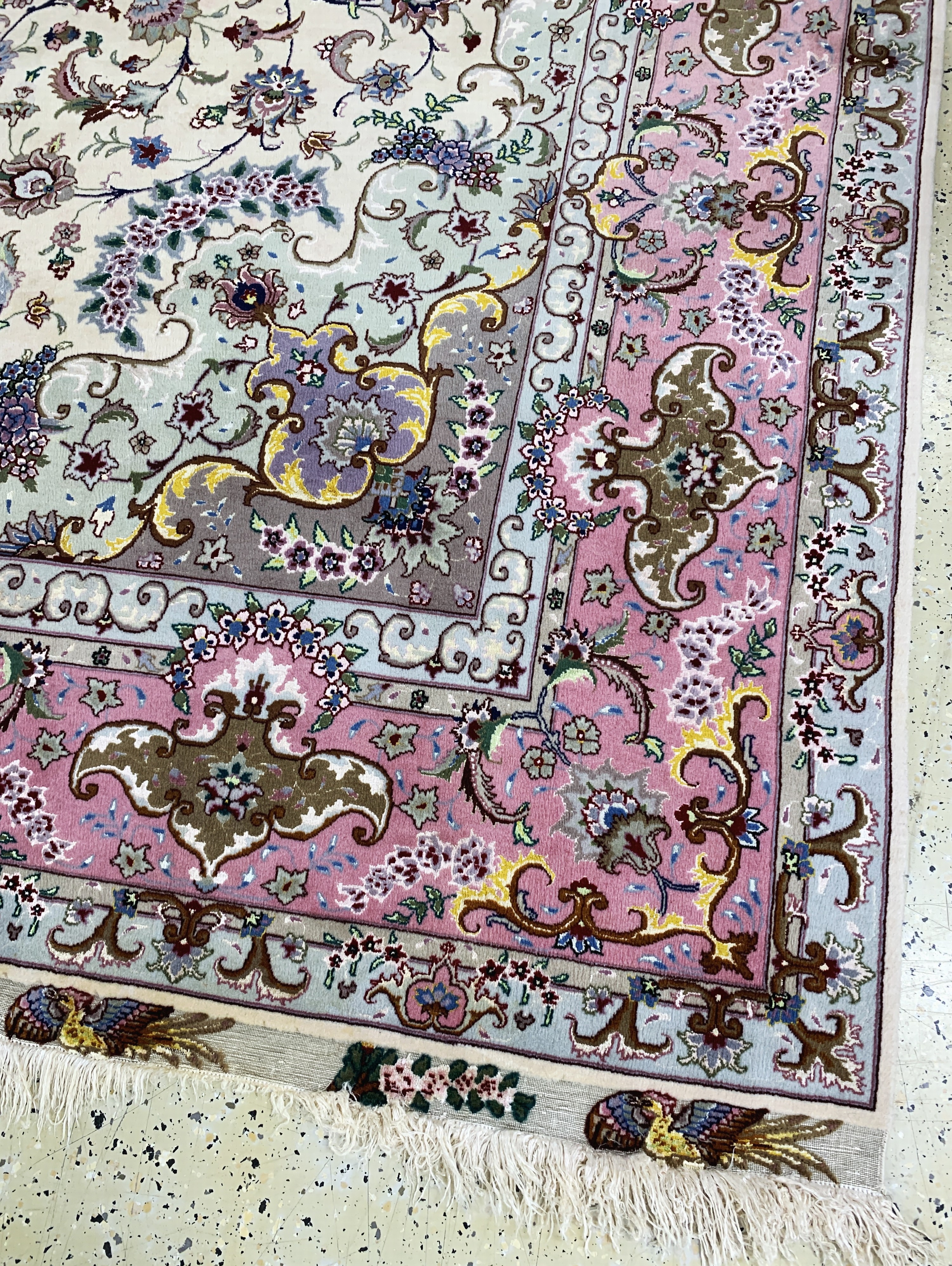 Detail g: Täbriz fein(50 Raj), Persien, Ende 20.Jhd, Korkwolle mit und auf Seide, ca. 308 x 247 cm,ca. 500.000 Kn/qm, Reinigungsbedürftig, EHZ: 22