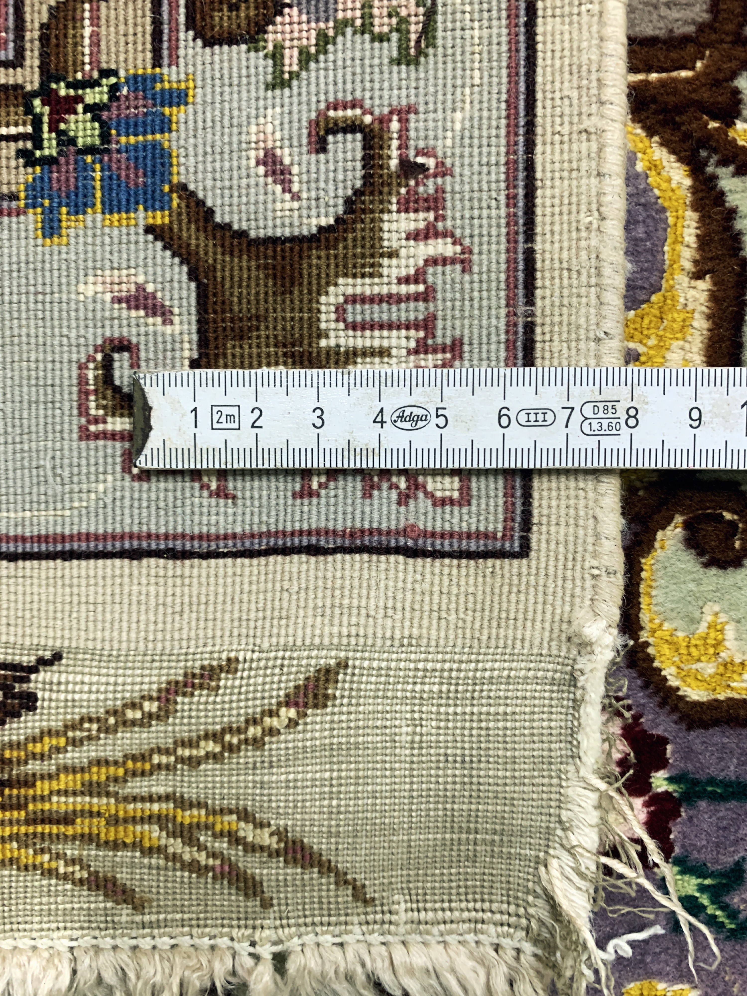 Detail j: Täbriz fein(50 Raj), Persien, Ende 20.Jhd, Korkwolle mit und auf Seide, ca. 308 x 247 cm,ca. 500.000 Kn/qm, Reinigungsbedürftig, EHZ: 22
