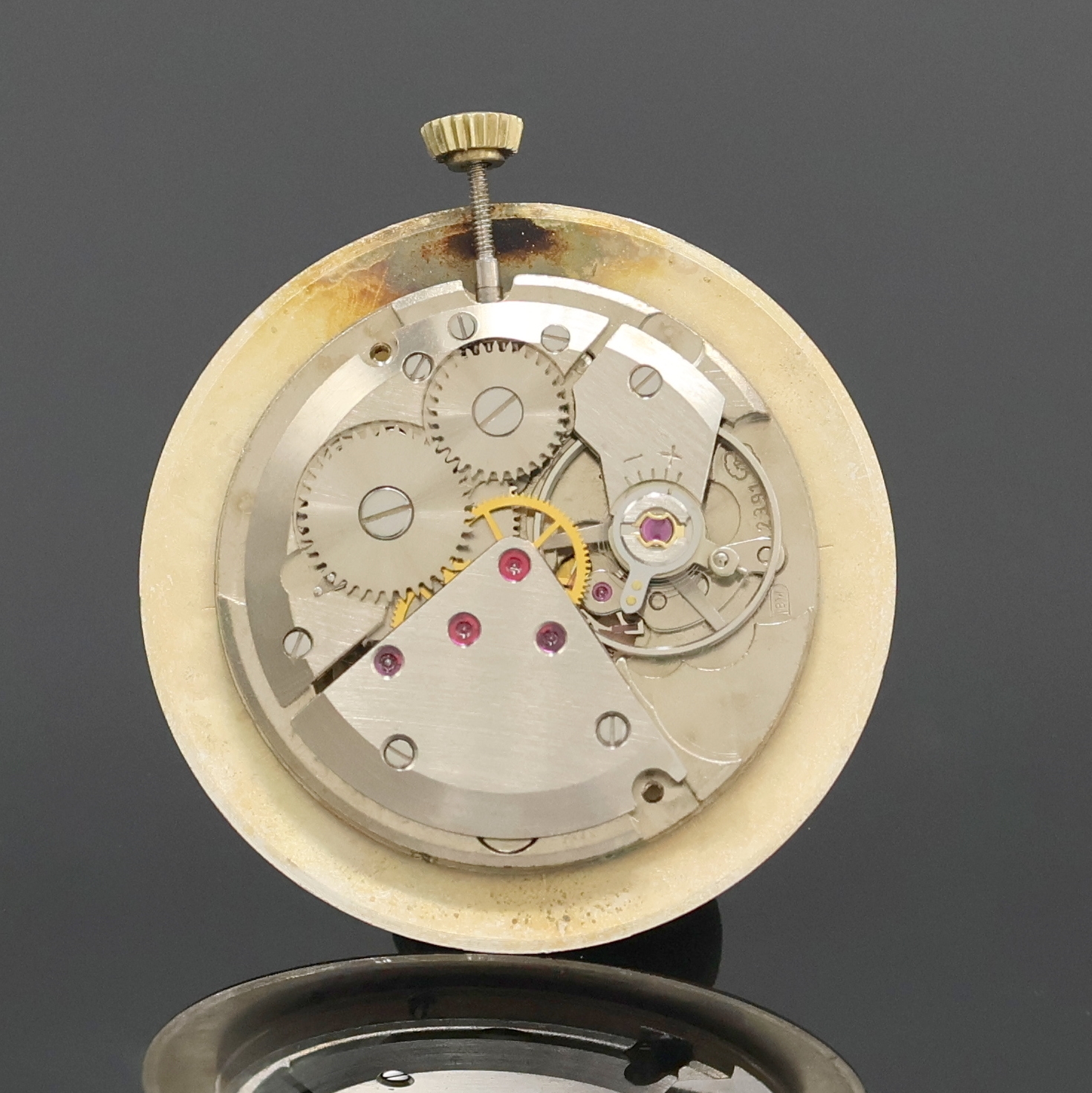Detail b: TASSO Frackuhr in GG 585/000 mit Kette in GG 333/000, Schweiz um 1970, Handaufzug, Glasrand aufgedr., silb. Zifferbl. m. gold. Std.-Ind. u. Zeigern, ...