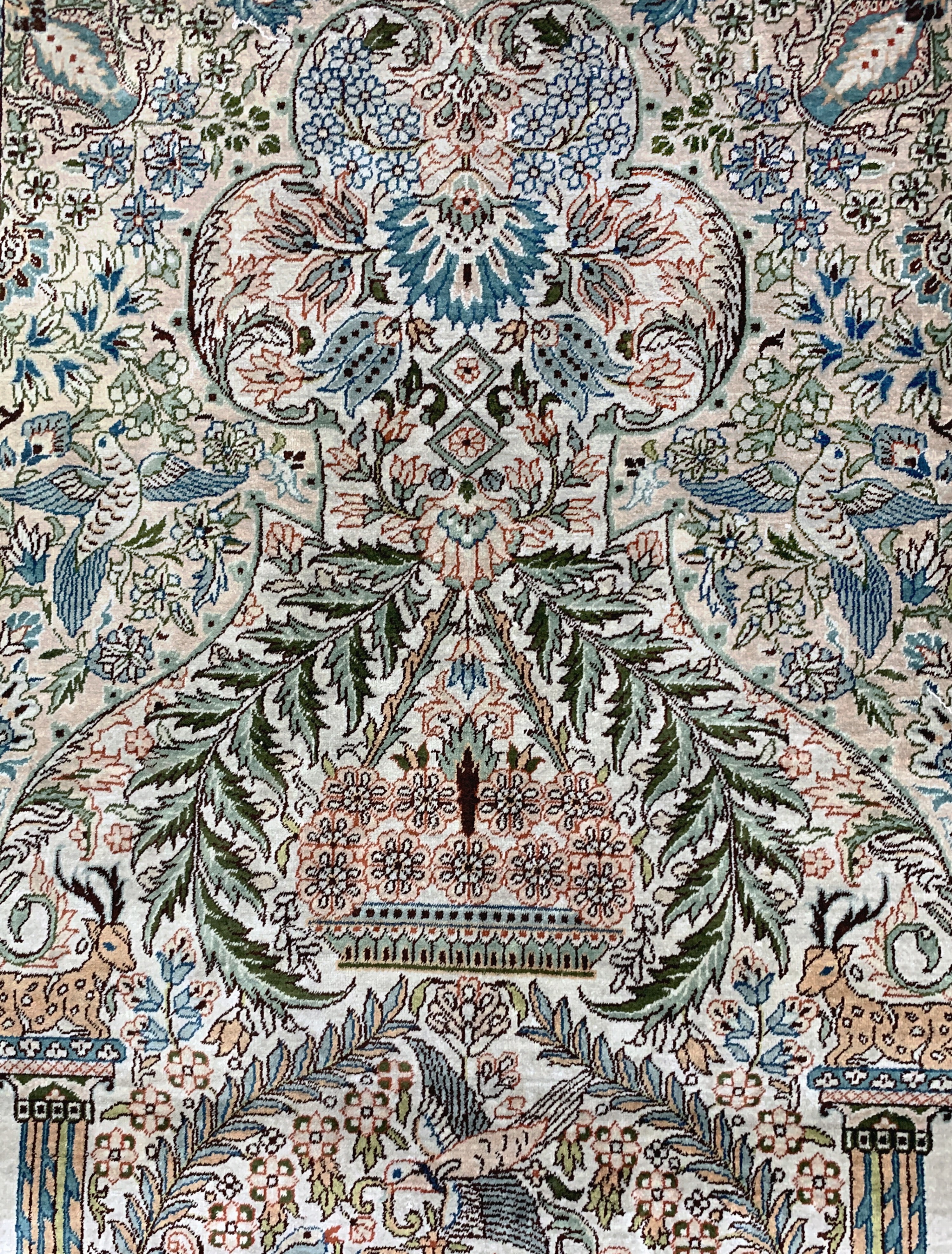 Detail c: Hereke Seide fein, China, Mitte 20.Jhd, reine Naturseide, ca. 154 x 95 cm, ca. 1,0 Mio. Kn/qm, EHZ: 2
