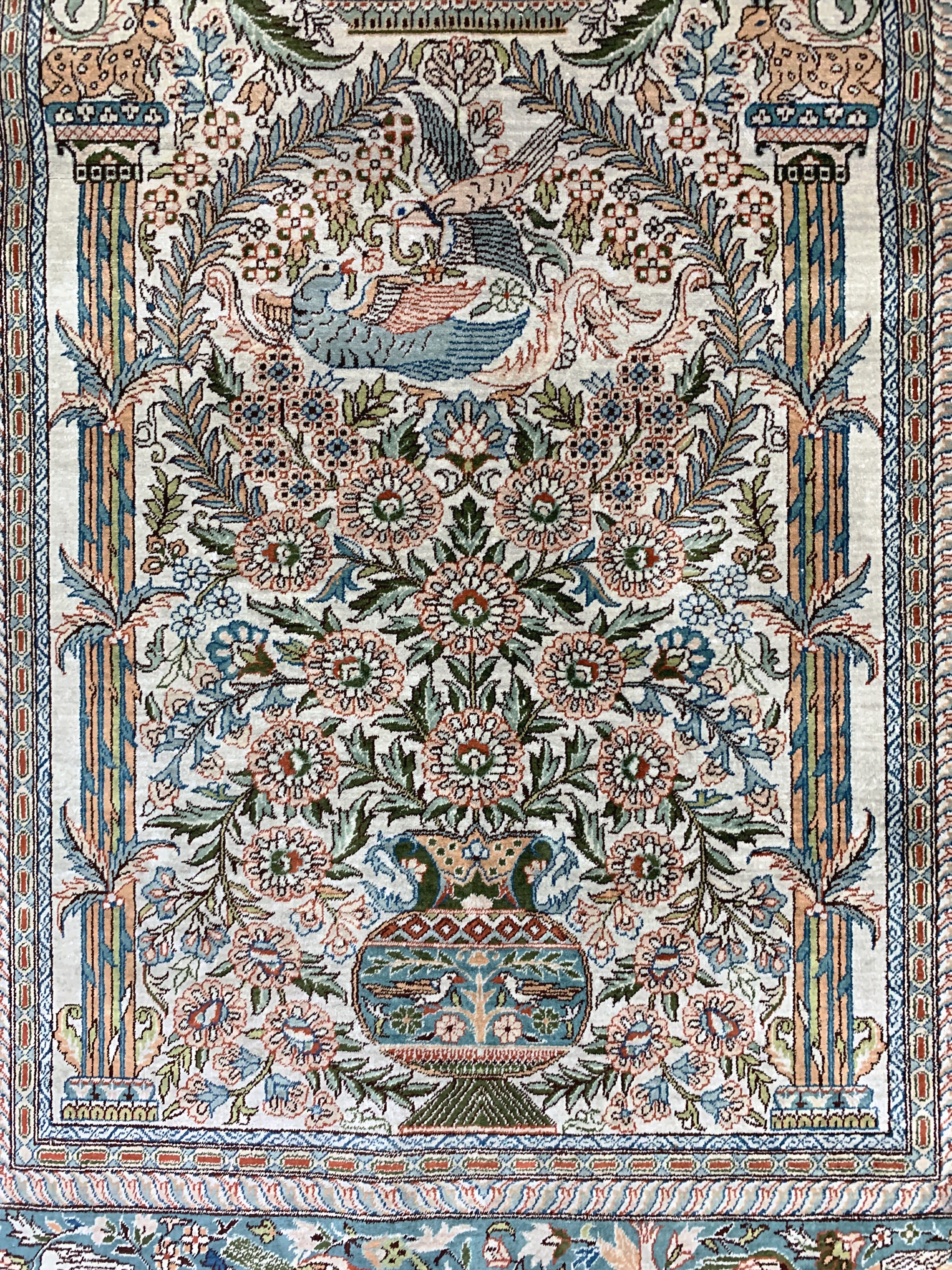 Detail d: Hereke Seide fein, China, Mitte 20.Jhd, reine Naturseide, ca. 154 x 95 cm, ca. 1,0 Mio. Kn/qm, EHZ: 2