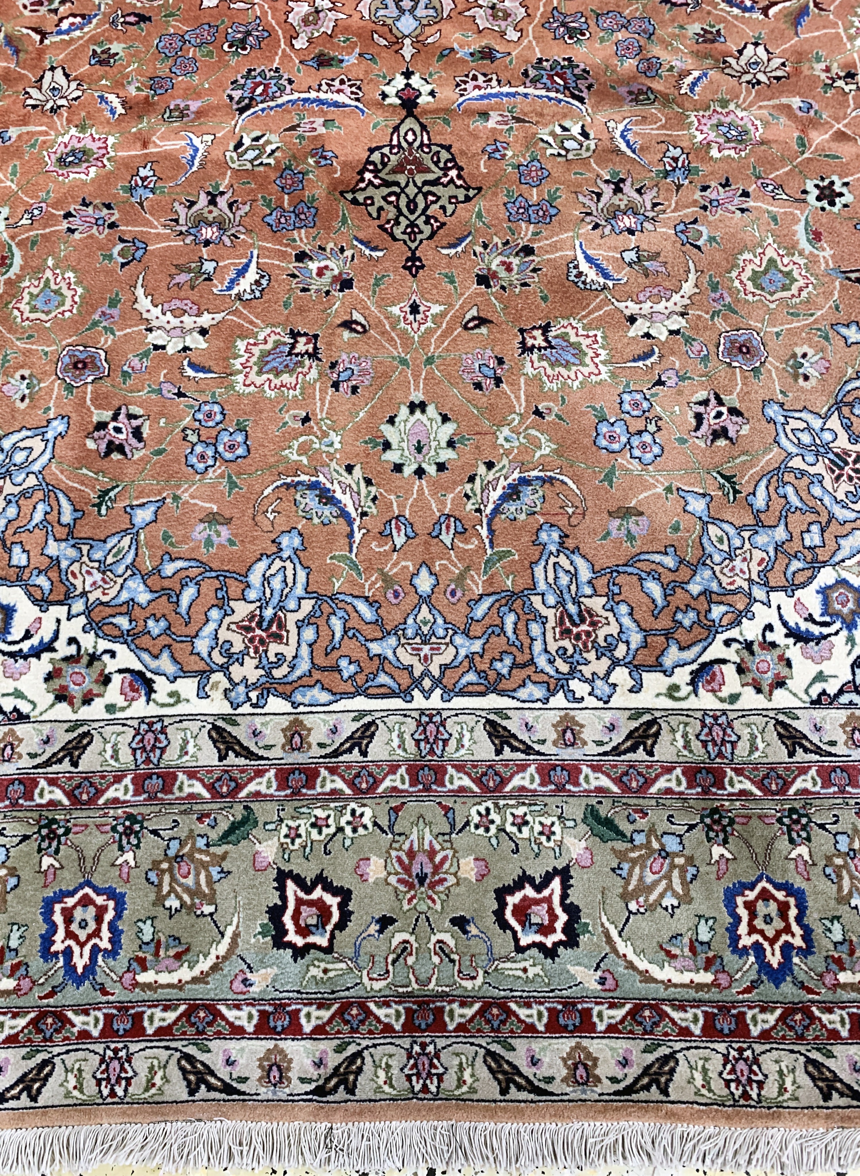 Detail h: Täbriz fein(50 Raj), Persien, Ende 20.Jhd, Korkwolle mit Seide, ca. 304 x 200 cm, ca. 500.000 Kn/qm, Reinigungsbedürftig, EHZ: 2