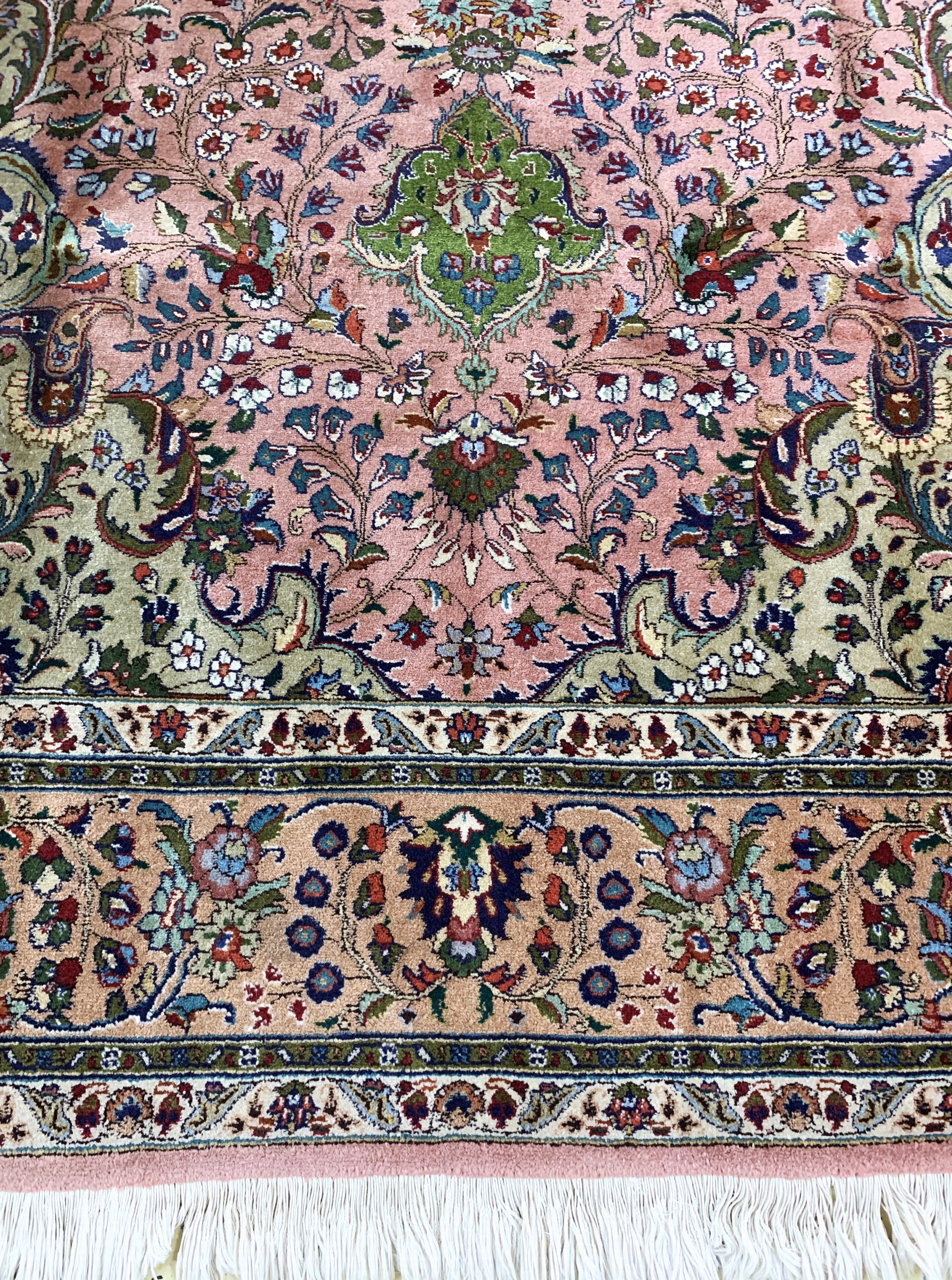 Detail b: Täbriz fein(40 Raj), Persien, Mitte 20.Jhd,Korkwolle auf Baumwolle, ca. 304 x 191 cm, Reinigungsbedürftig, EHZ: 2