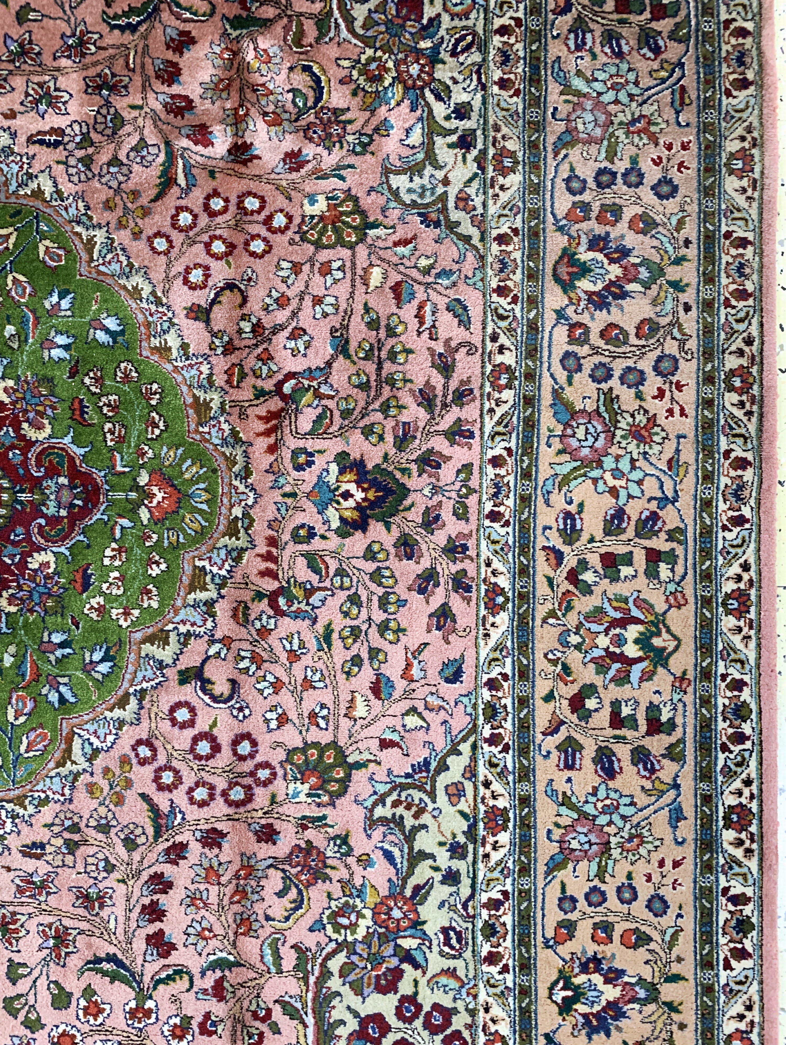 Detail e: Täbriz fein(40 Raj), Persien, Mitte 20.Jhd,Korkwolle auf Baumwolle, ca. 304 x 191 cm, Reinigungsbedürftig, EHZ: 2