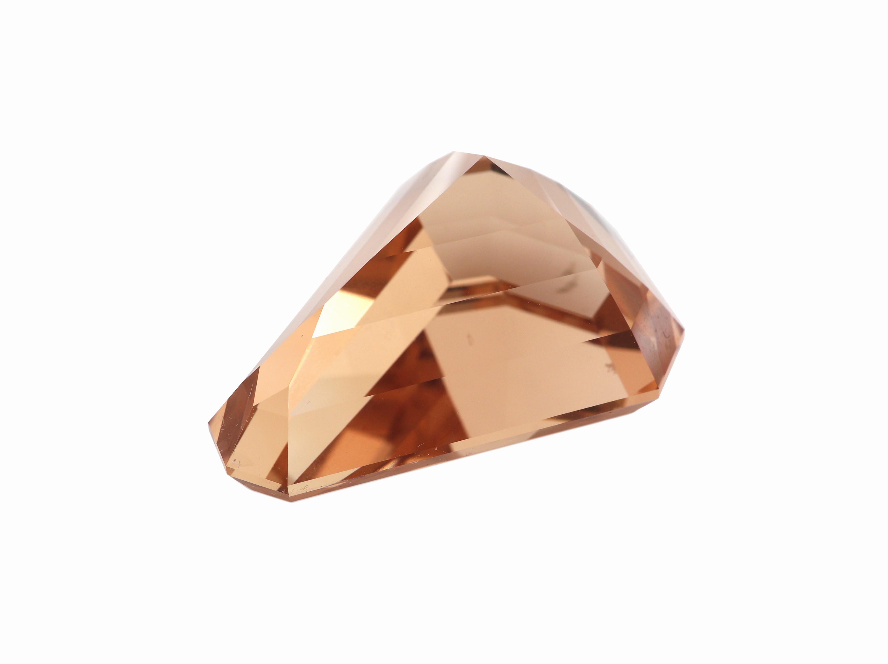 Detail b: Loser Imperial Topas, ca. 89.48 ct, Fantasieschliff, 33.57 x 26.34 x 17.41 mm