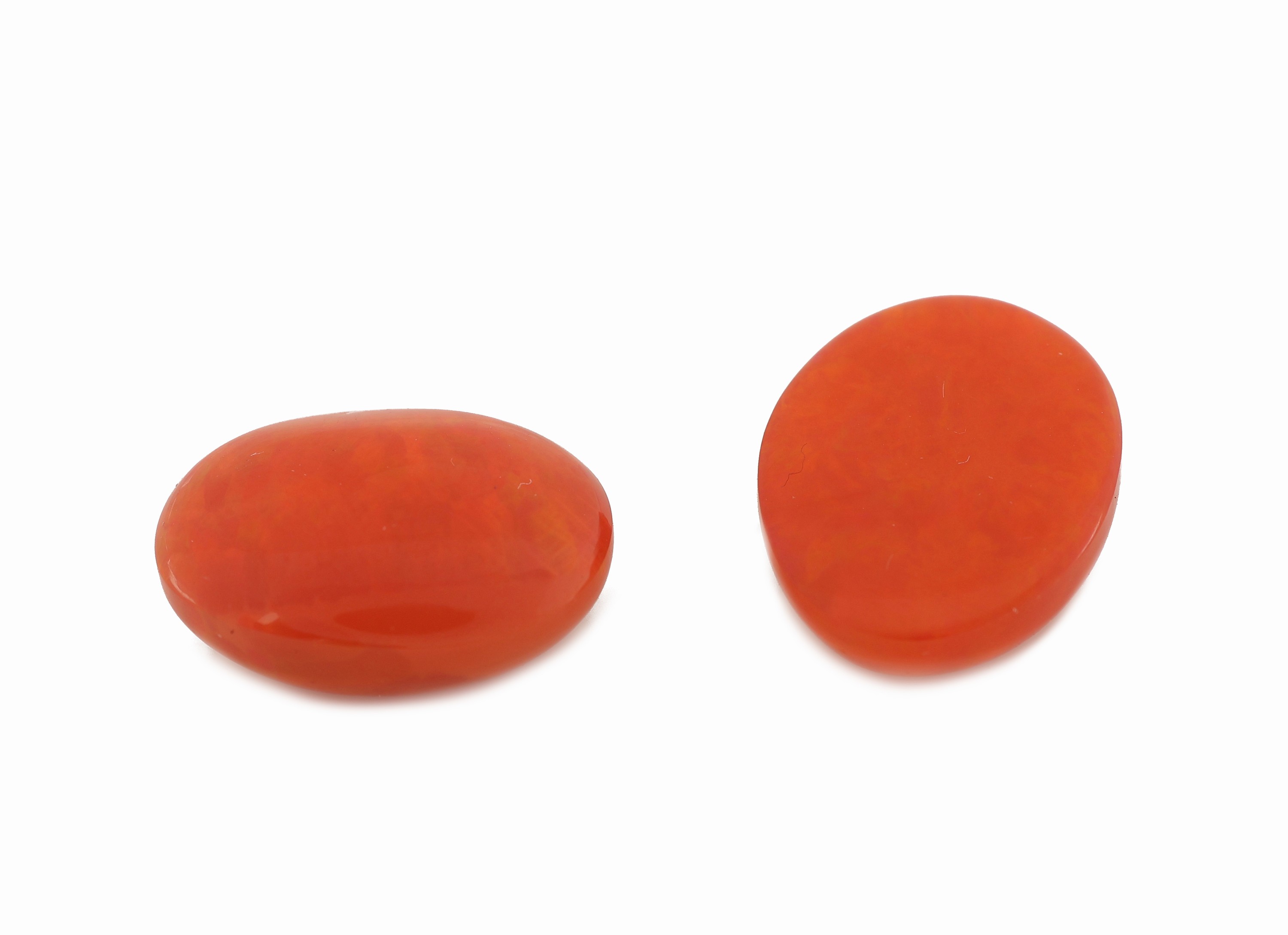 Detail a: Lot 2 lose rote Opale, zus. ca. 15.66 ct, ovale Cabochons, schöne intensive Farbe