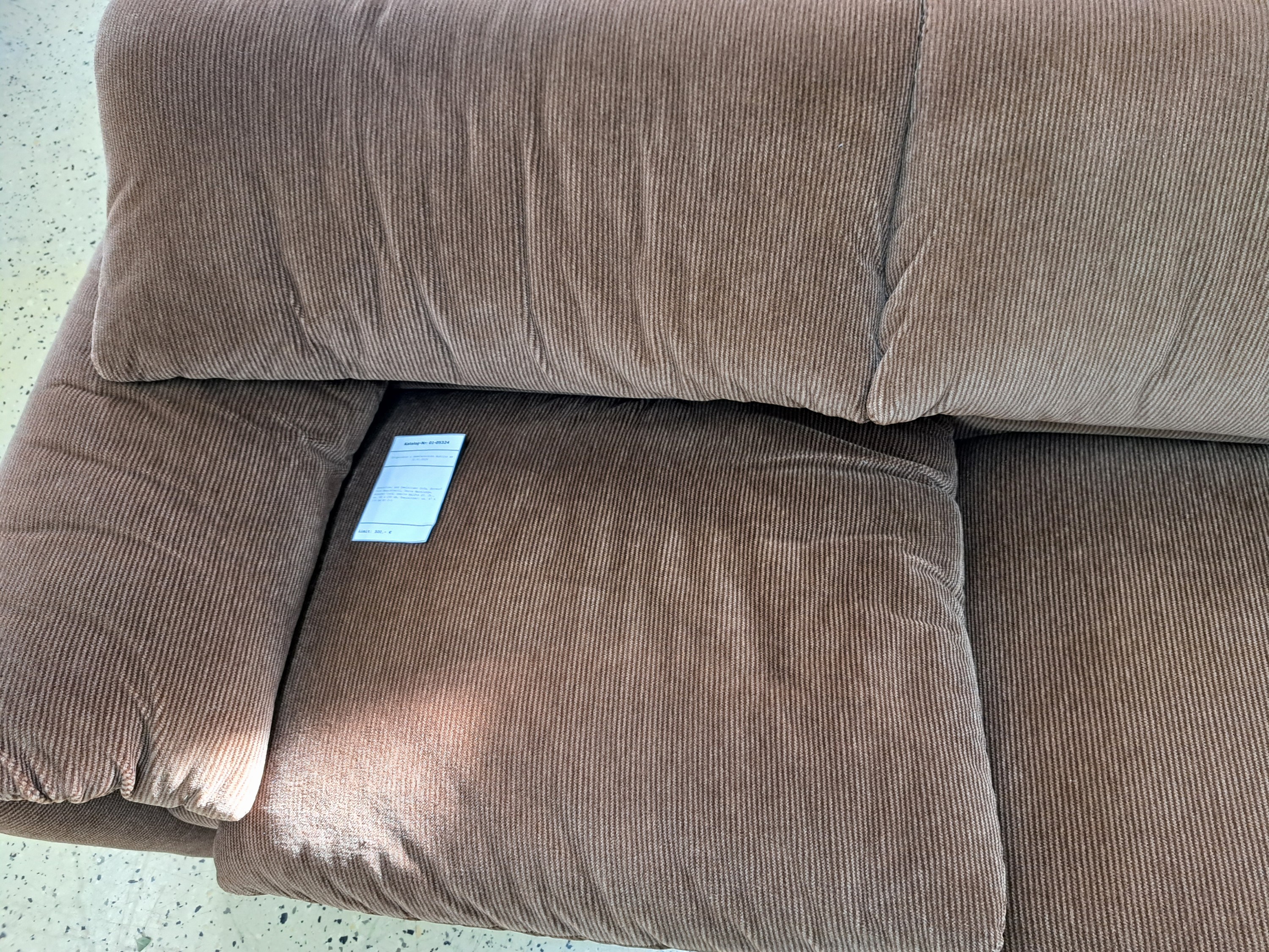 Detail c: Dreisitzer und Zweisitzer Sofa, Entwurf Vico Magistretti, Serie Maralunga, brauner Cord, zweite Hälfte 20. Jh., ca. 66 x 230 cm, Zweisitzer: ca. 67 ...