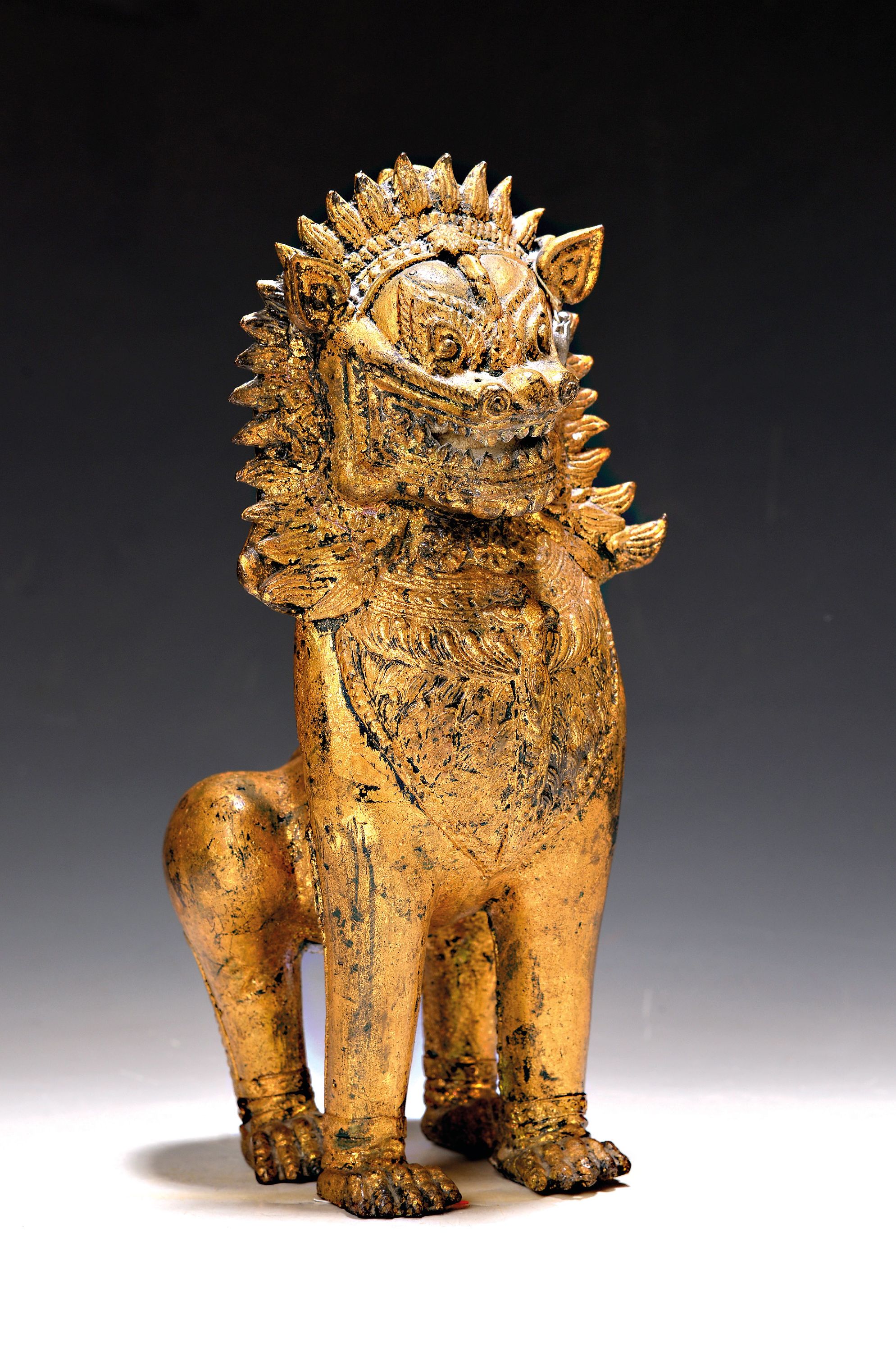 Image 27037953 - Bronzefigur, Fo-Hund, wohl Thailand, 20. Jh., vergoldet, H. ca. 27 cm
