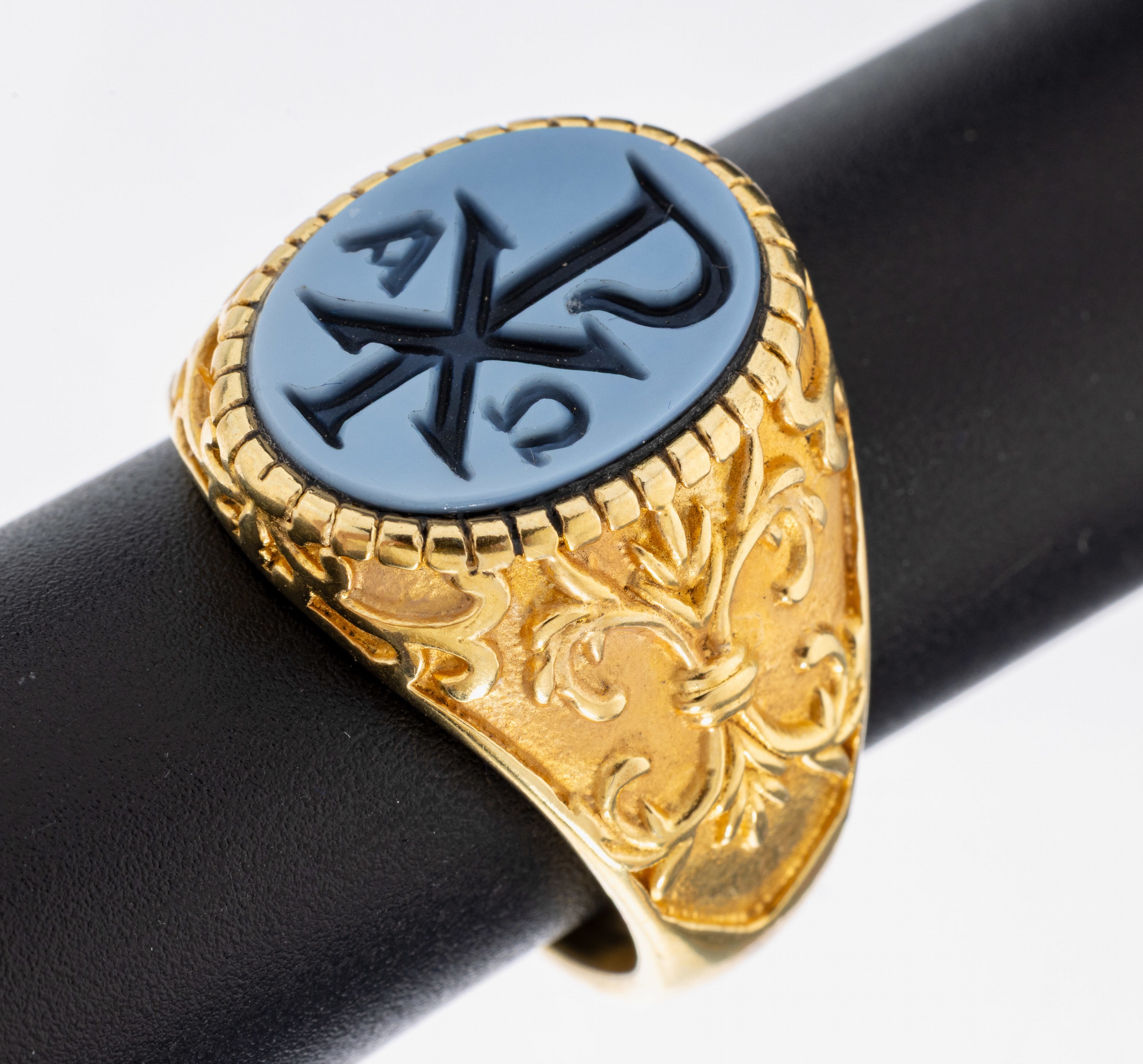 Image 27037988 - Siegelring mit Lagenachat, Silber vergoldet, Darstellung des Chi-Rho-Kreuzes mit Alpha ...