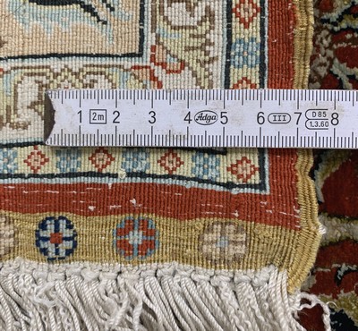 27037913d - Hereke Seide fein, China, Mitte 20.Jhd, reine Naturseide, ca. 120 x 77 cm, ca. 1,0 Mio. ...