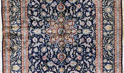 27037914b - Lahor fein, Pakistan, Ende 20.Jhd, Korkwolle, ca. 215 x 141 cm, EHZ: 2 Schätzpreis: ...