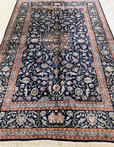 27037914e - Lahor fein, Pakistan, Ende 20.Jhd, Korkwolle, ca. 215 x 141 cm, EHZ: 2 Schätzpreis: ...
