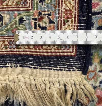 27037914f - Lahor fein, Pakistan, Ende 20.Jhd, Korkwolle, ca. 215 x 141 cm, EHZ: 2 Schätzpreis: ...