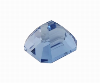 27037929b - Loser Aquamarin, ca. 19.75 ct, Asscher Cut, 15.66 x 14.25 x 12.57 ct Schätzpreis: 10800, ...