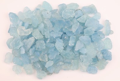 Image Lot lose Aquamarinrohsteine, ca. 1269.25 ct, versch. Größen, Formen und Farbnuancen ...