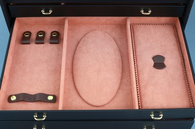 27038129e - XXL Schmuckkoffer aus schwarzer Mikrofaser, massiver Holzkorpus mit Mikrofaser eingefaßt ...