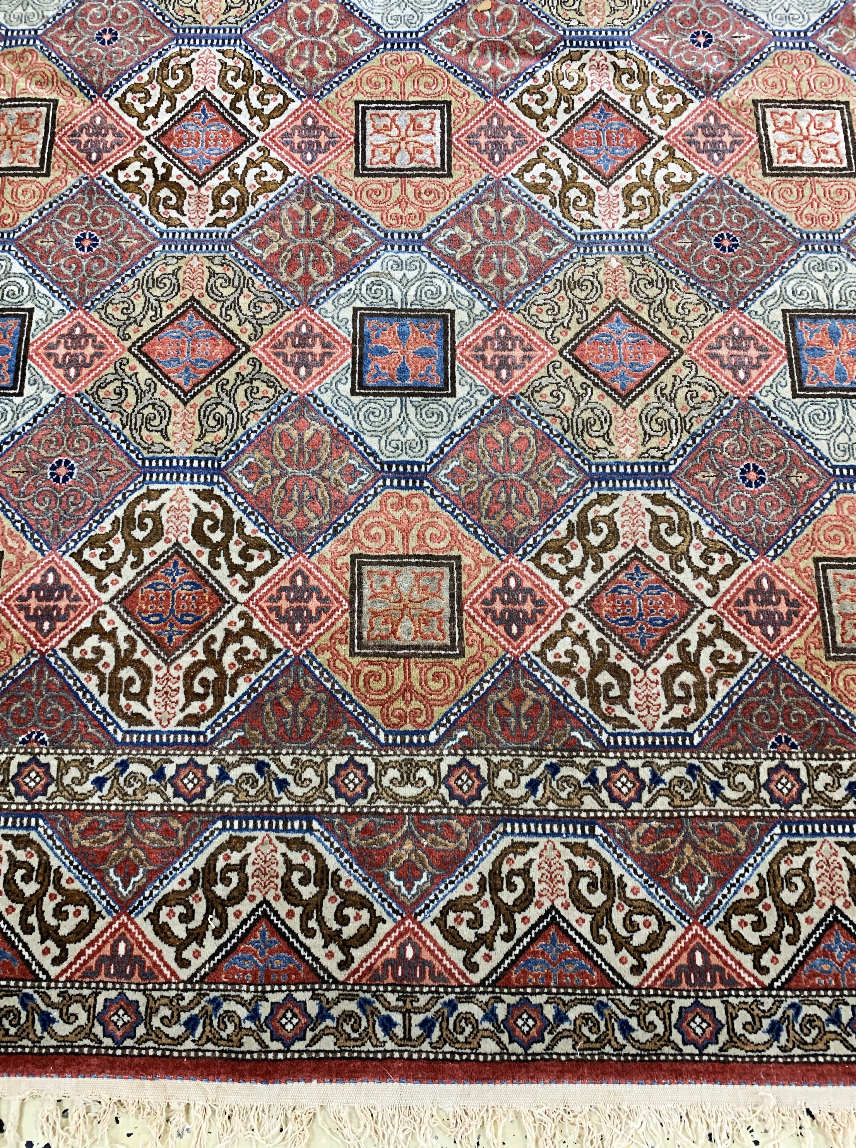 Detail b: Ghom Kork fein, Persien, Mitte 20.Jhd, Korkwolle mit Seide, ca. 322 x 232 cm, EHZ: 2